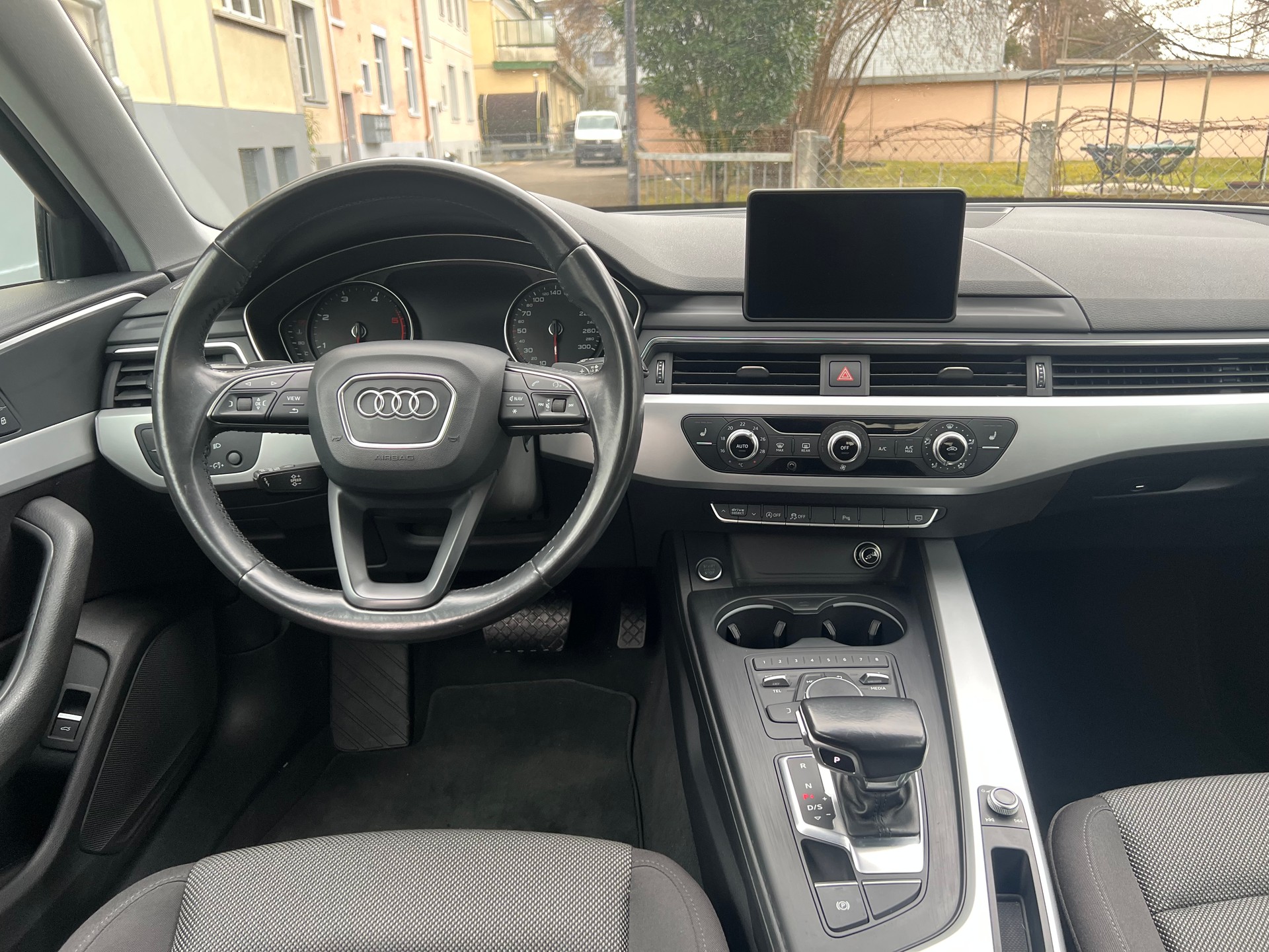 AUDI A4 Avant 2.0 TDI S-tronic-image-10