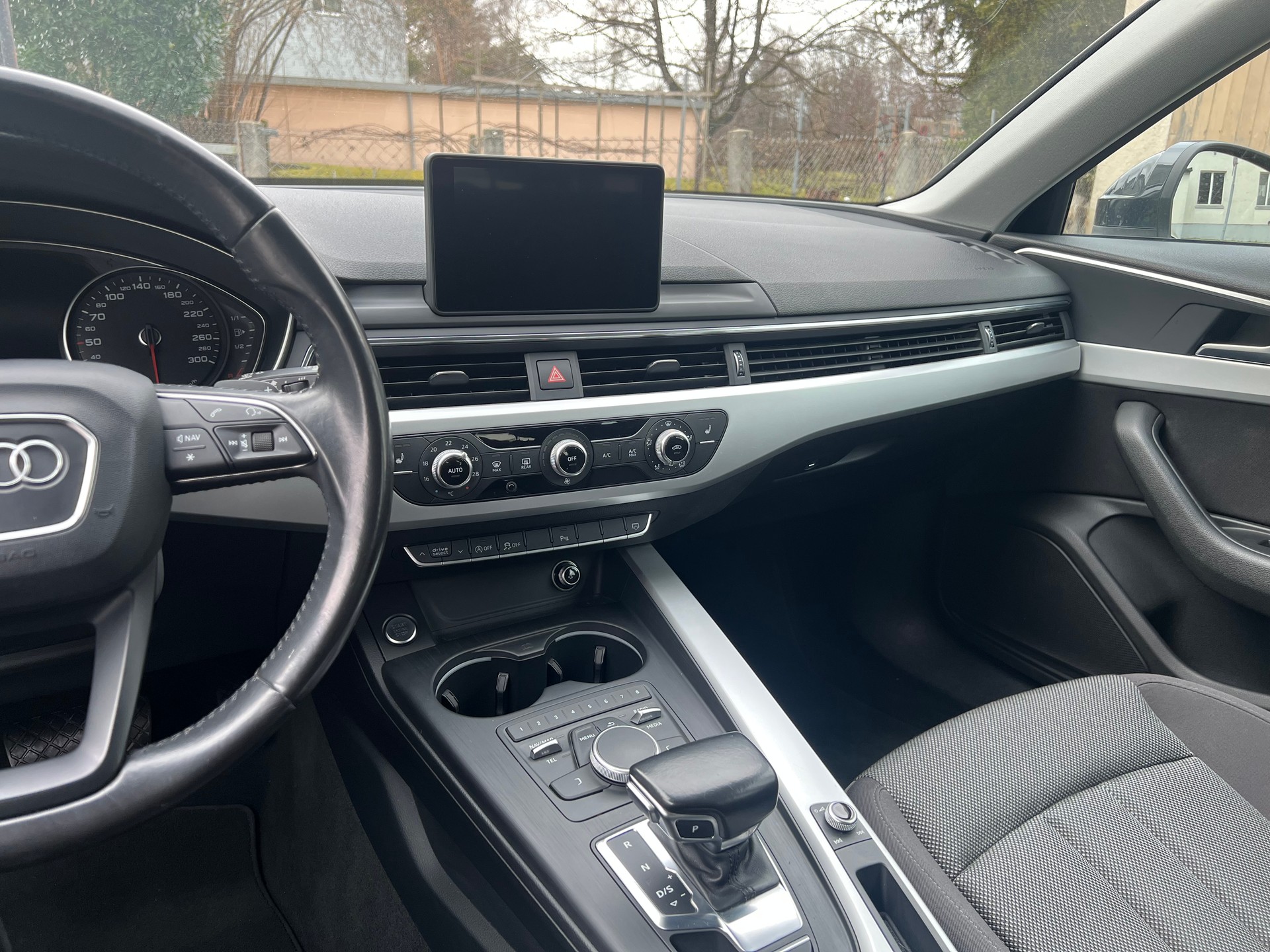 AUDI A4 Avant 2.0 TDI S-tronic-image-13