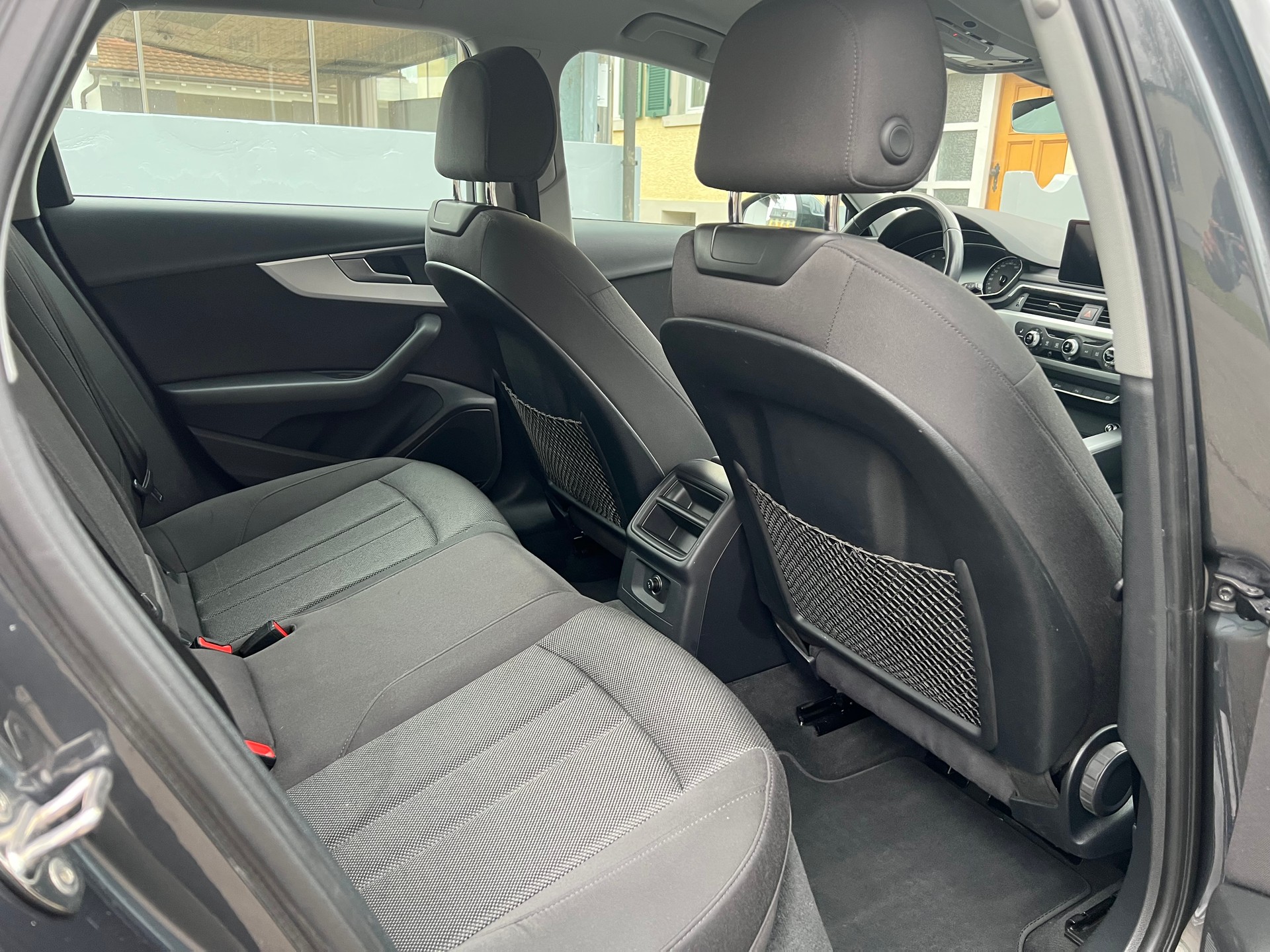 AUDI A4 Avant 2.0 TDI S-tronic-image-4