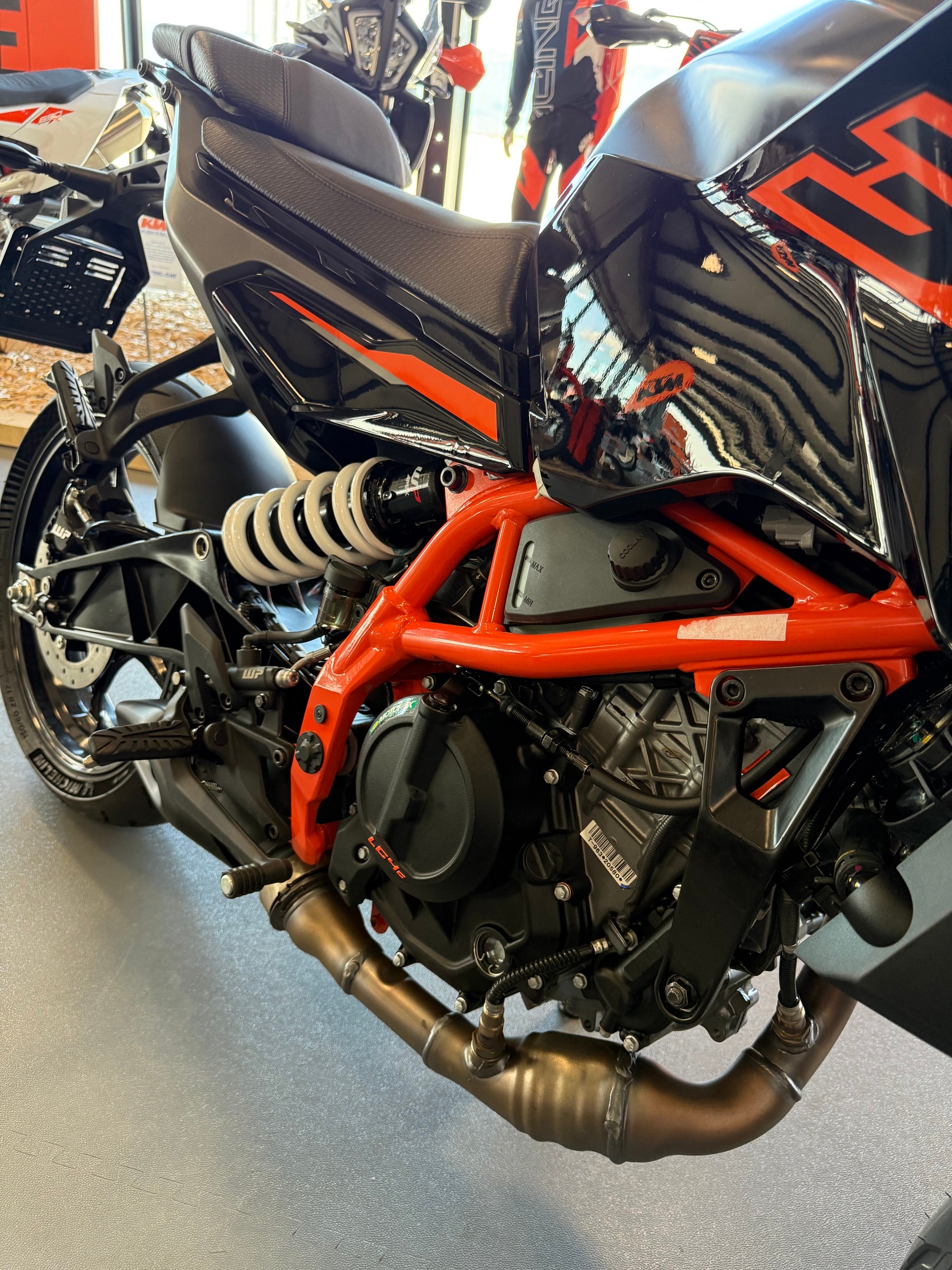KTM 390 Duke-image-5