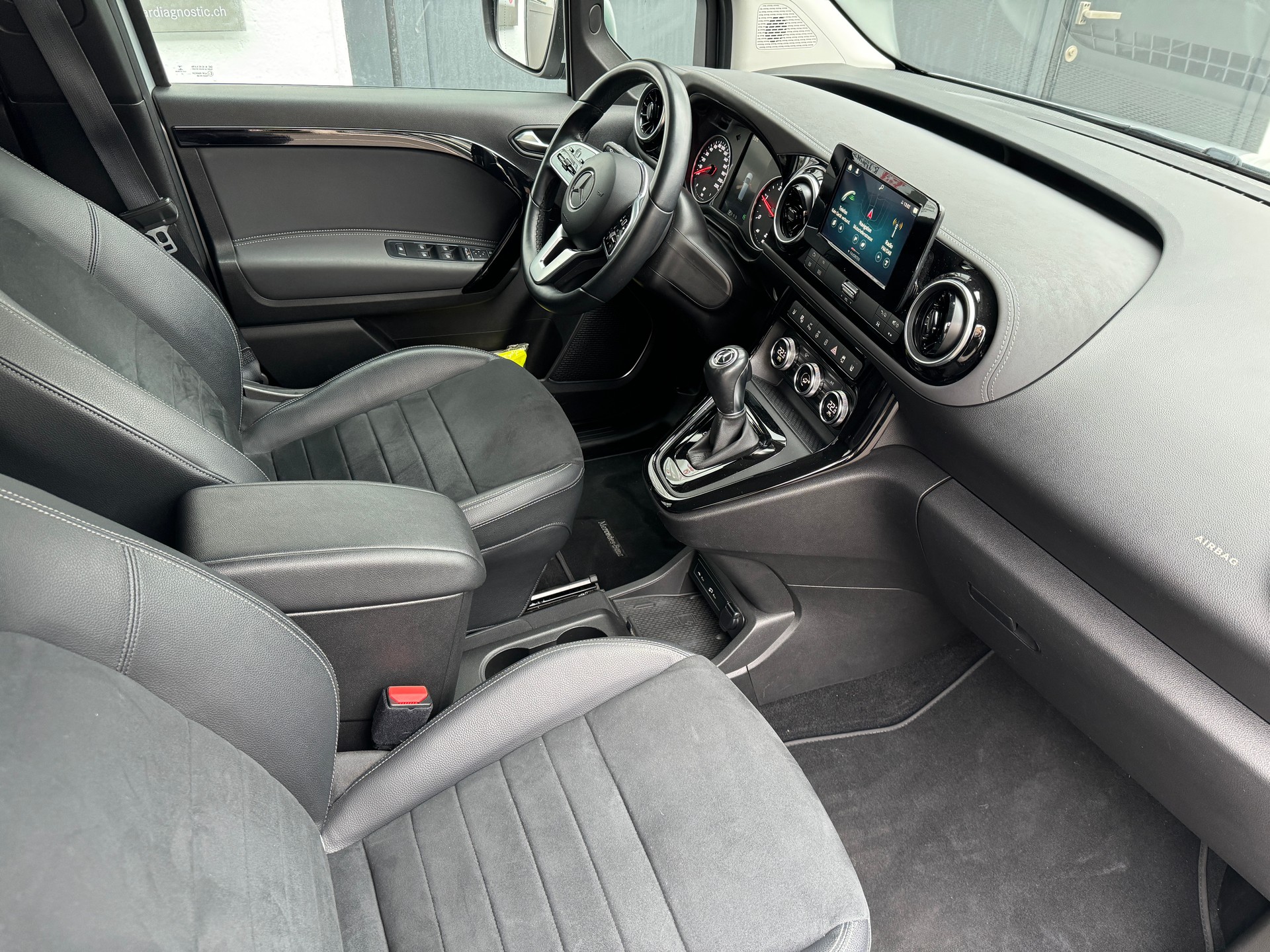 MERCEDES-BENZ T-Klasse 180d-image-11