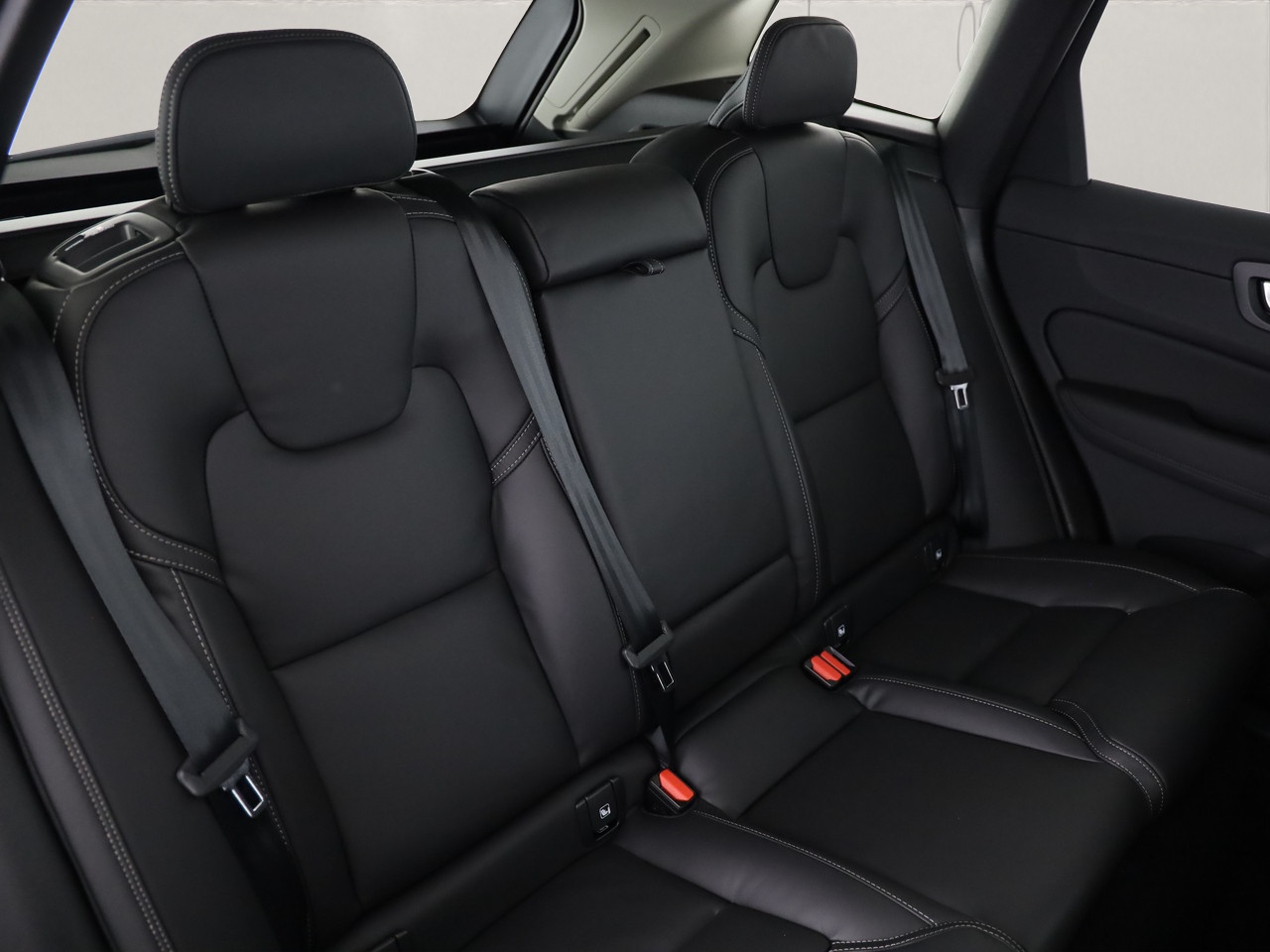 VOLVO XC60 2.0 T6 TE Ultra Dark eAWD-image-3