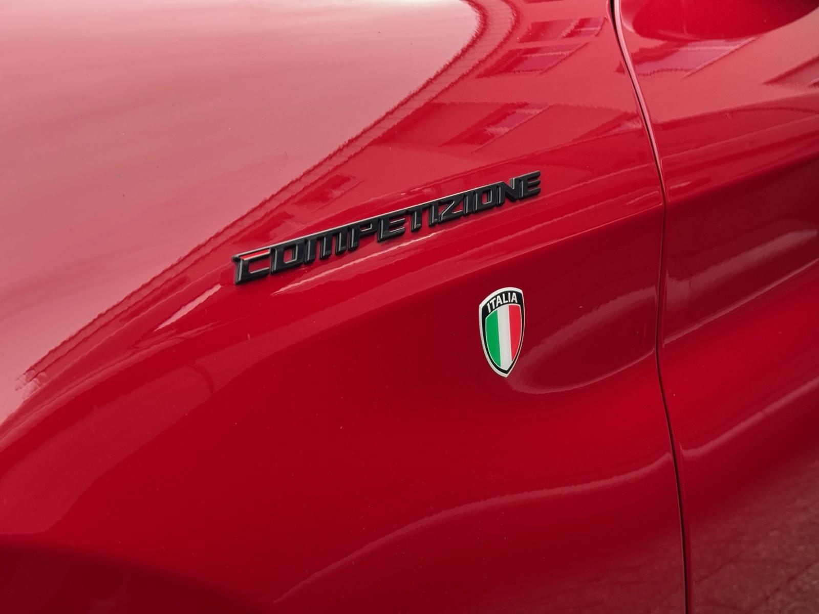 ALFA ROMEO Giulia 2.0 Competizione Q4 AT8 "Harman Kardon-RF.-Kamera"-image-5