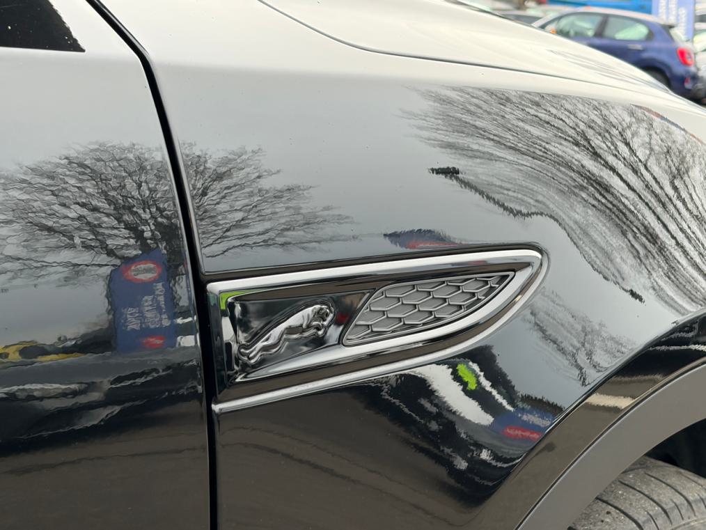 JAGUAR E-Pace 1.5 P300e R-Dynamic AWD SE-image-3