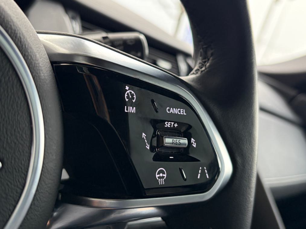 JAGUAR E-Pace 1.5 P300e R-Dynamic AWD SE-image-8