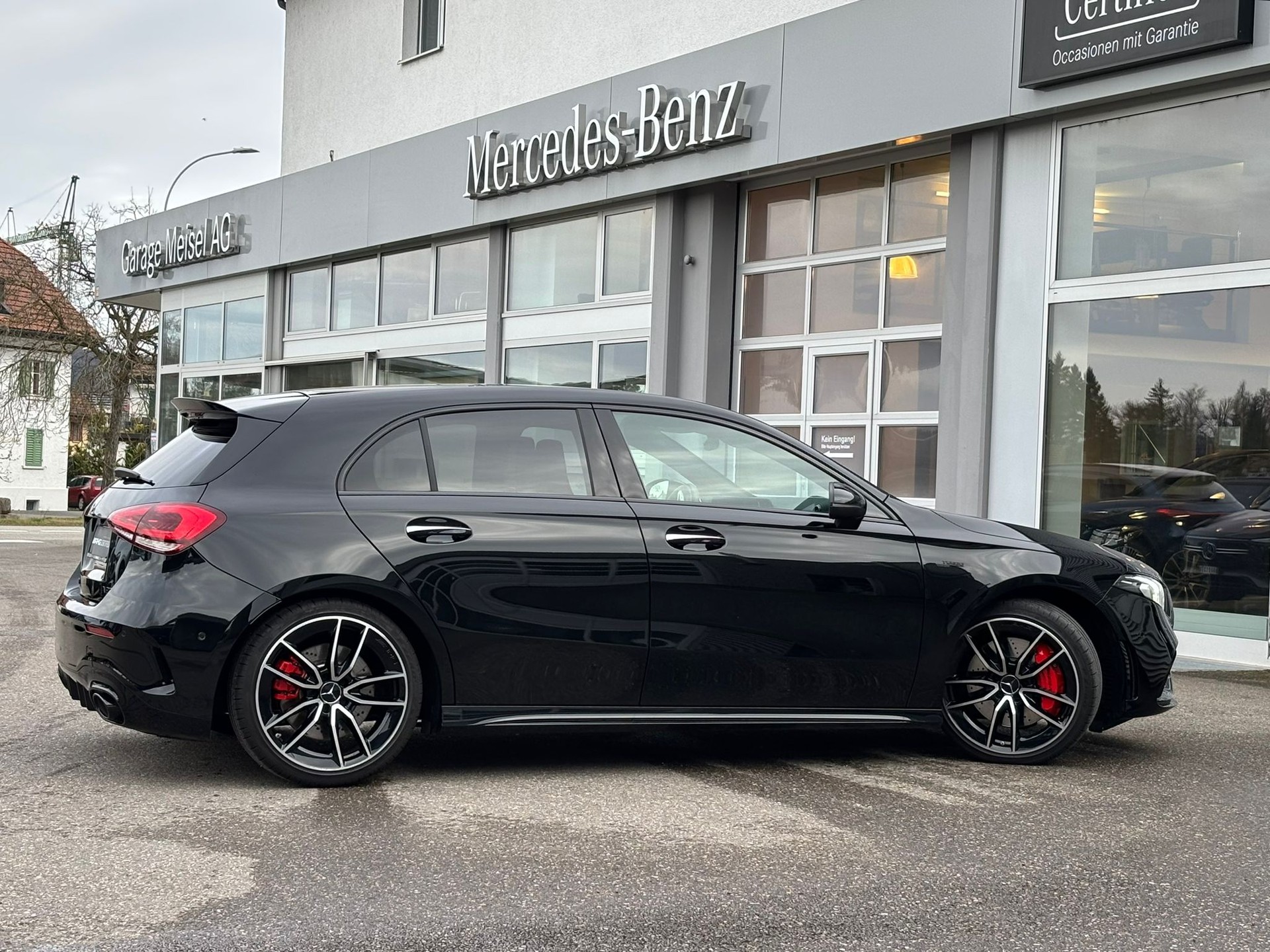 MERCEDES-BENZ A 35 AMG 4Matic-image-2