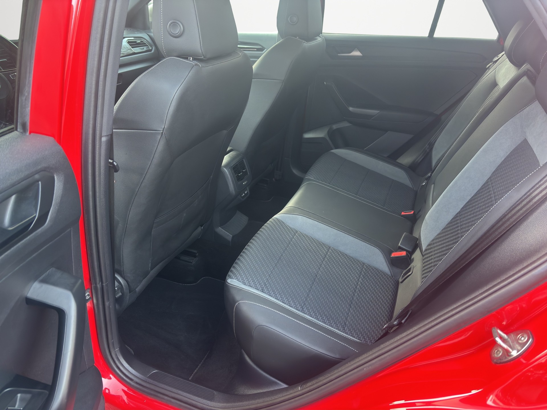 VW T-Roc 2.0 TSI R DSG 4Motion-image-10