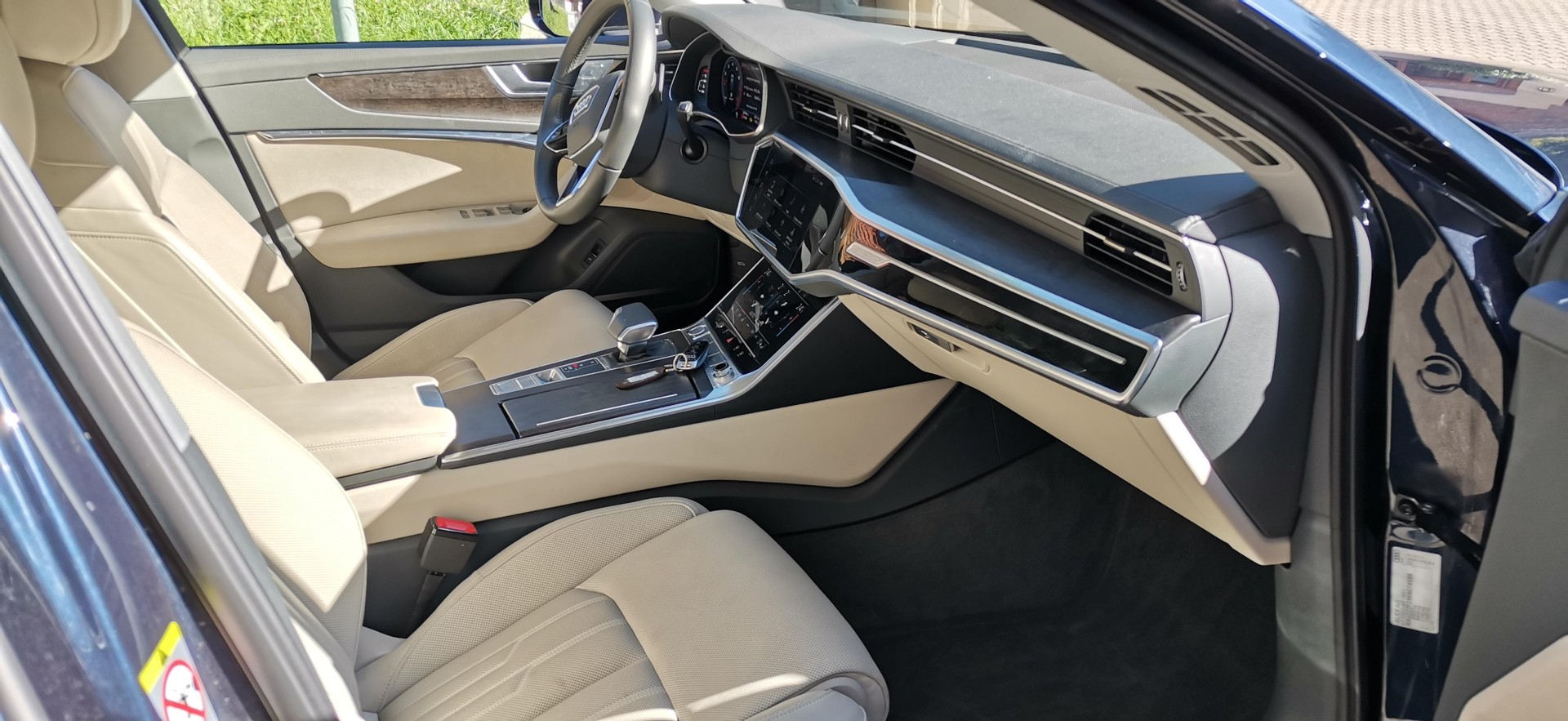 AUDI A6 Avant 2.0 45 TFSI quattro S-Tronic-image-8
