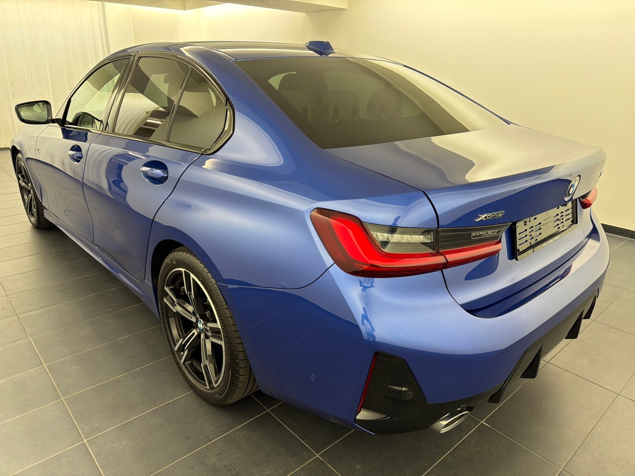 BMW 320i xDrive M Sport-image-1
