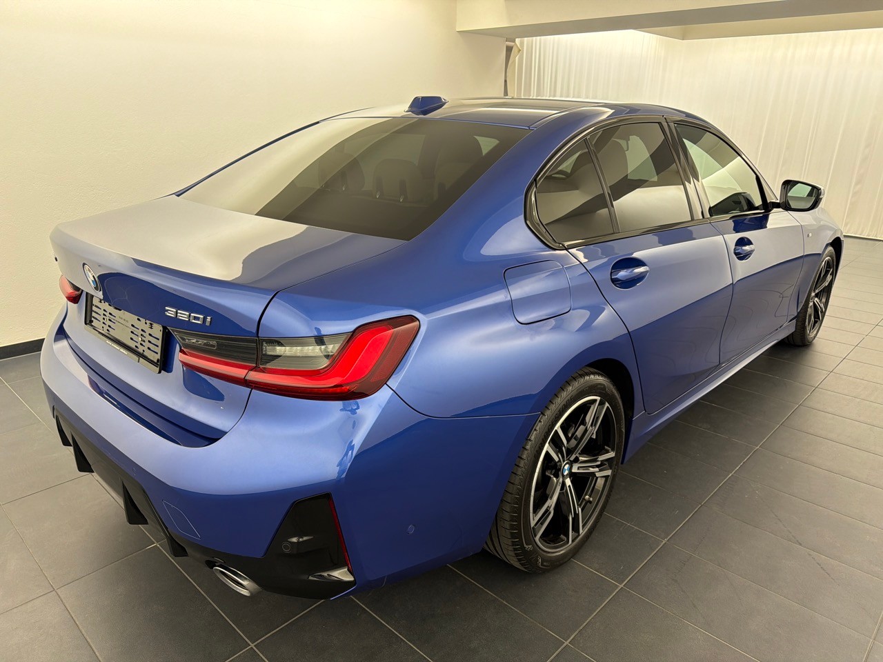 BMW 320i xDrive M Sport-image-2