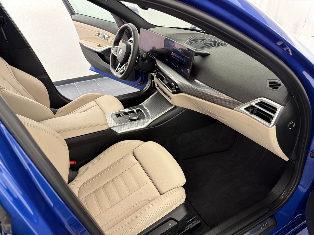 BMW 320i xDrive M Sport-image-8