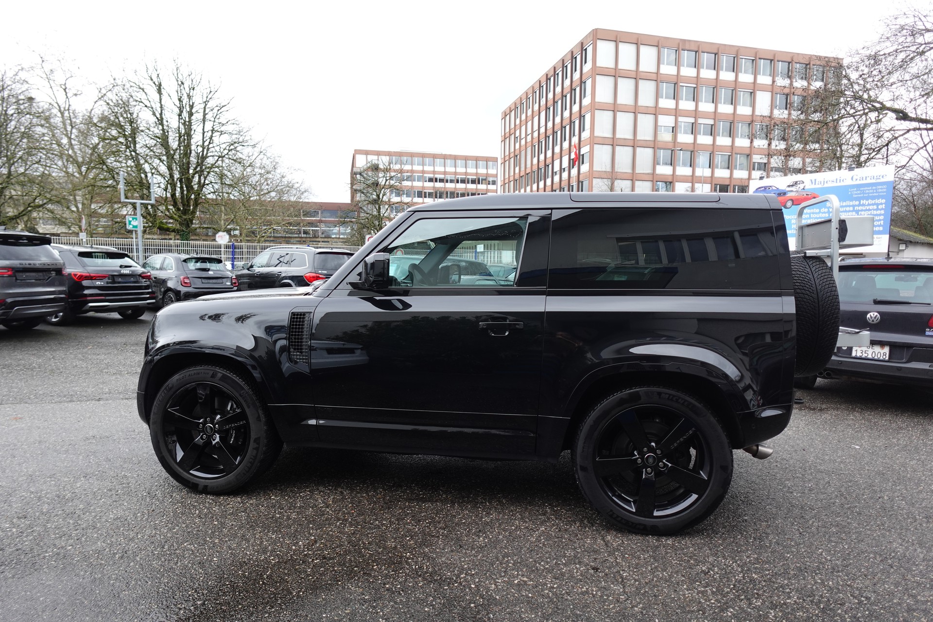 LAND ROVER Defender 90 525 V8 5.0 AT8-image-2