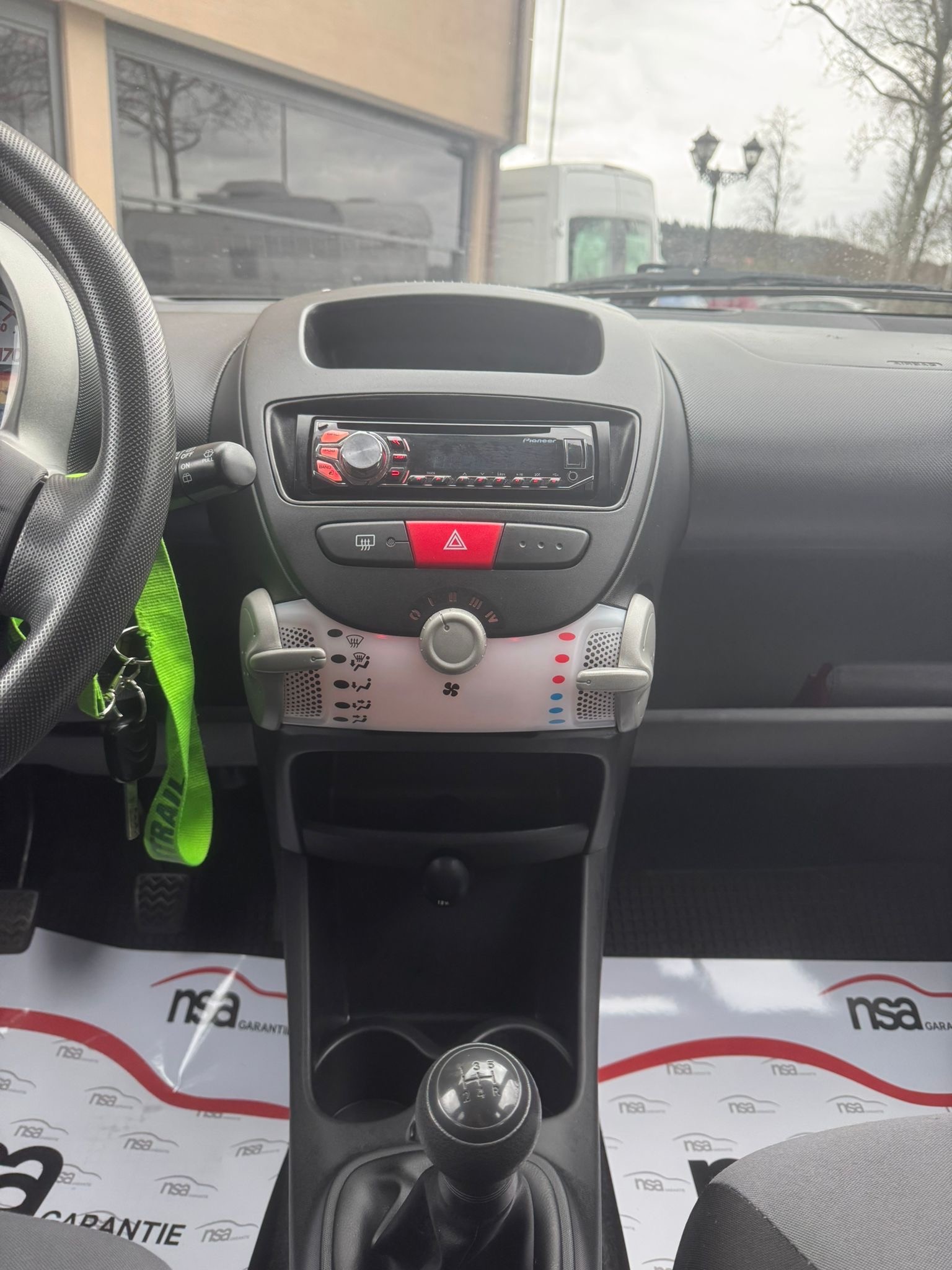 CITROEN C1 1.0i Attraction-image-11