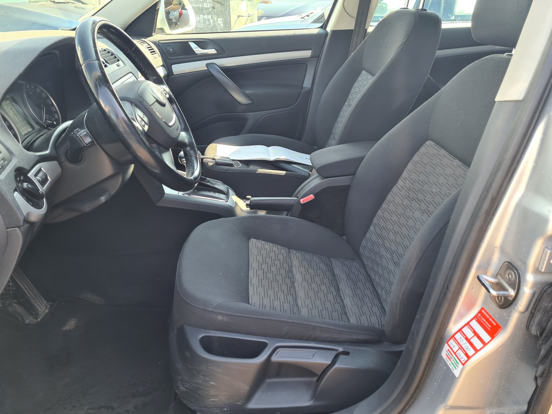 SKODA Octavia Combi 2.0 TDI Laurin & Klement 4x4 DSG-image-8