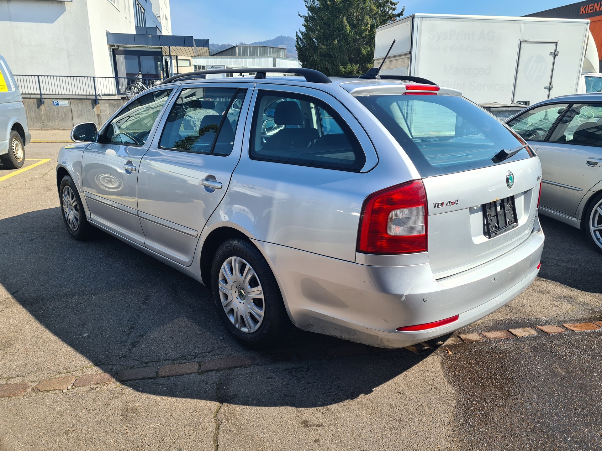 SKODA Octavia Combi 2.0 TDI Laurin & Klement 4x4 DSG-image-4