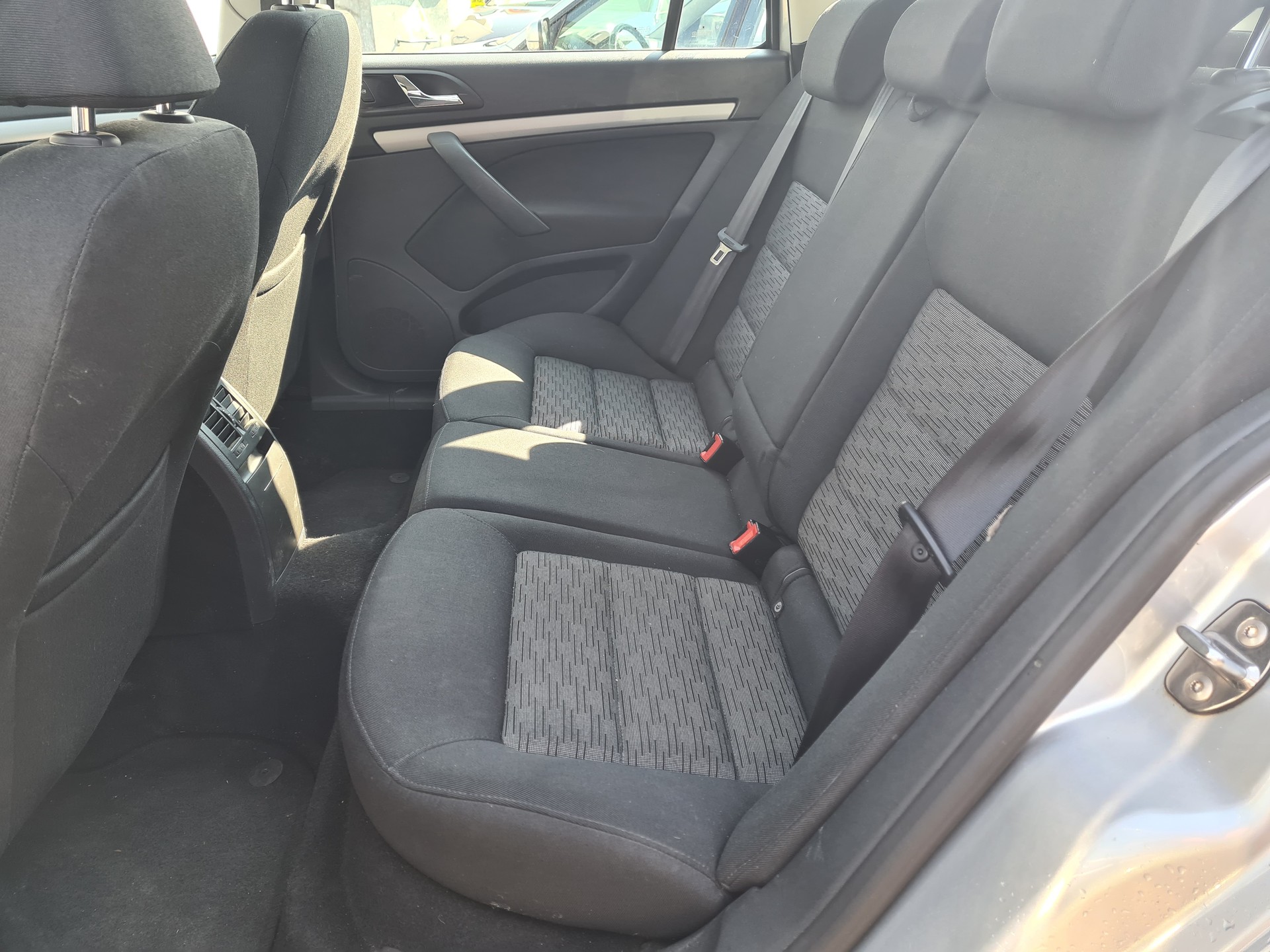 SKODA Octavia Combi 2.0 TDI Laurin & Klement 4x4 DSG-image-9