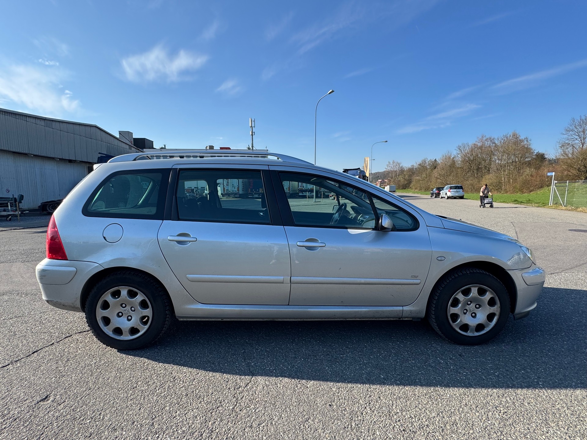 PEUGEOT 307 2.0 HDI XT-image-8