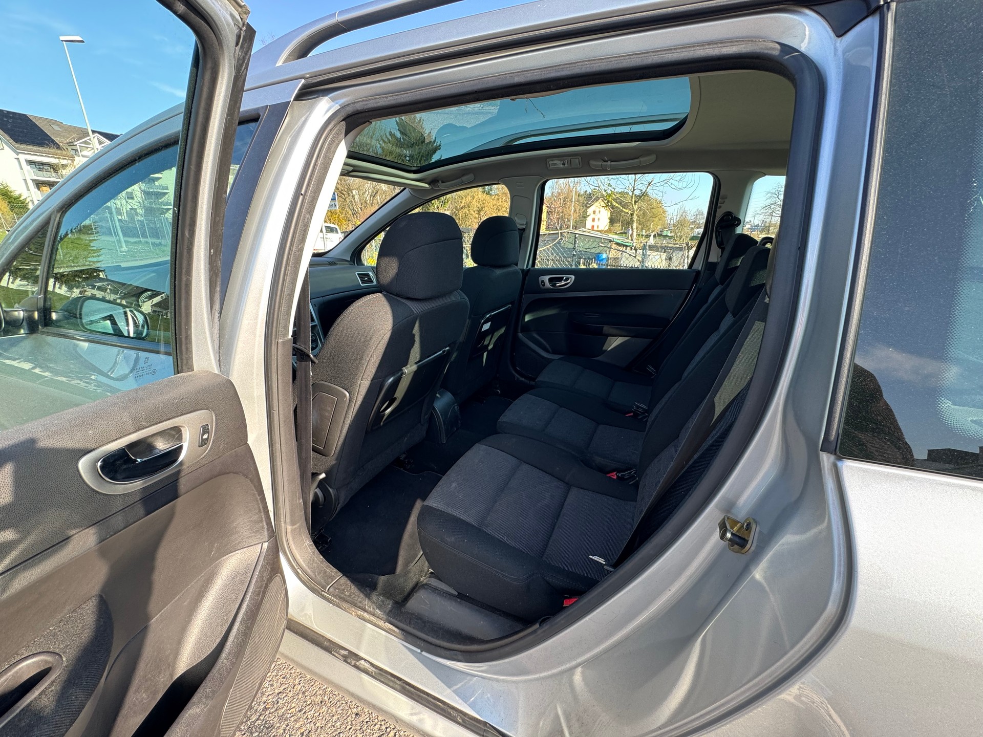 PEUGEOT 307 2.0 HDI XT-image-15