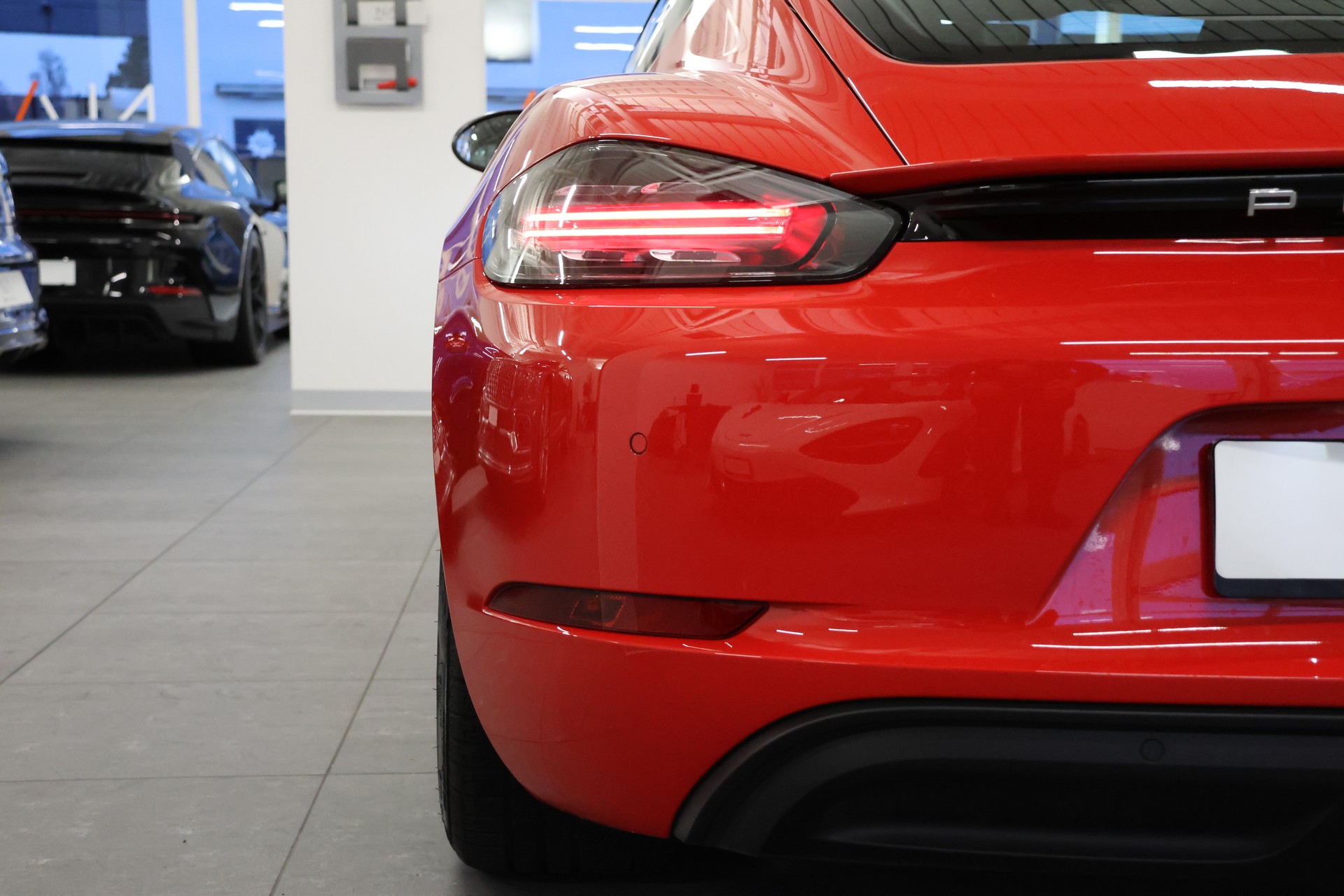 PORSCHE 718 Cayman 2.0 T PDK *Sport Chrono* *Sport Abgasanlage*-image-10
