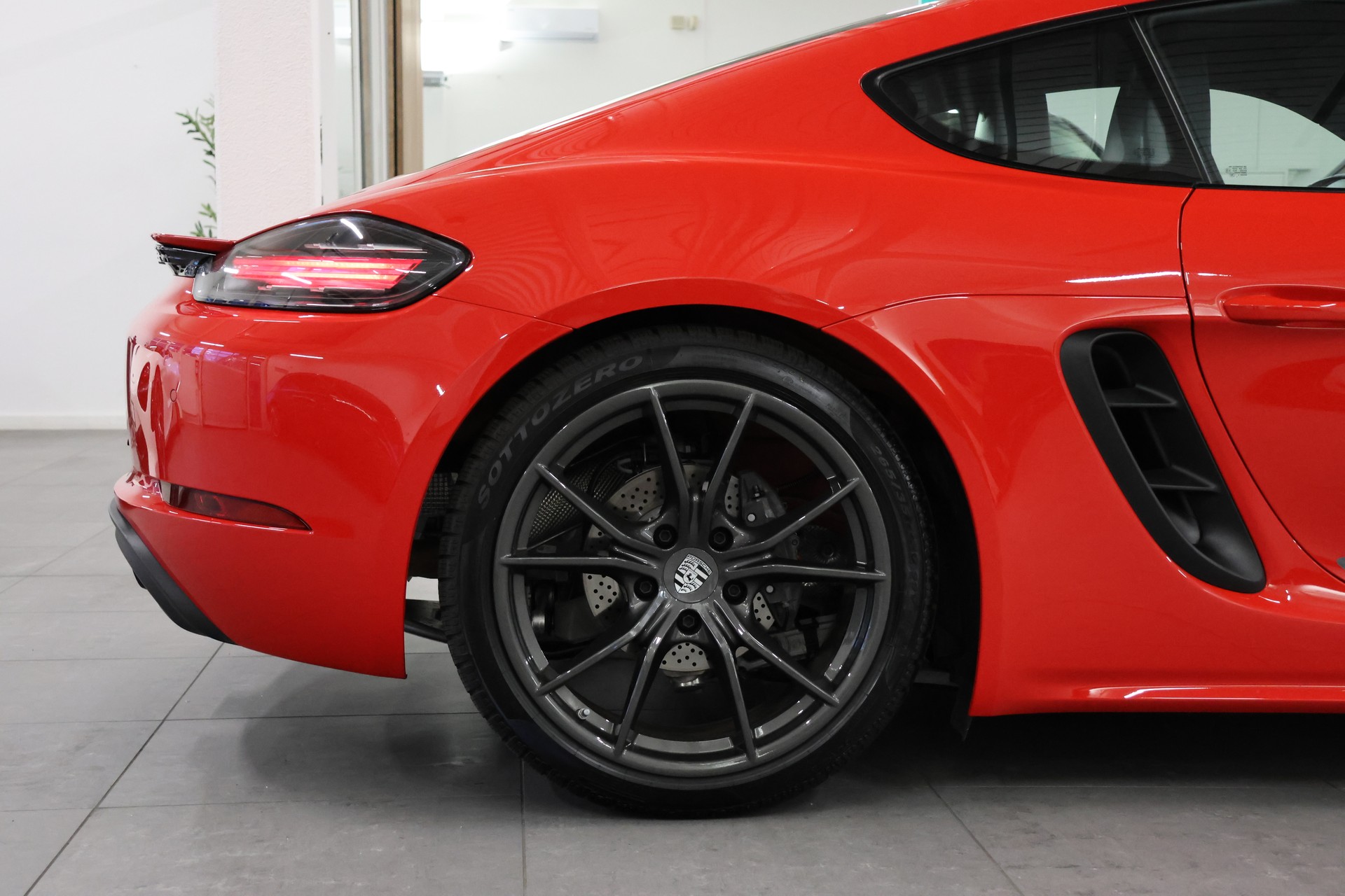 PORSCHE 718 Cayman 2.0 T PDK *Sport Chrono* *Sport Abgasanlage*-image-12