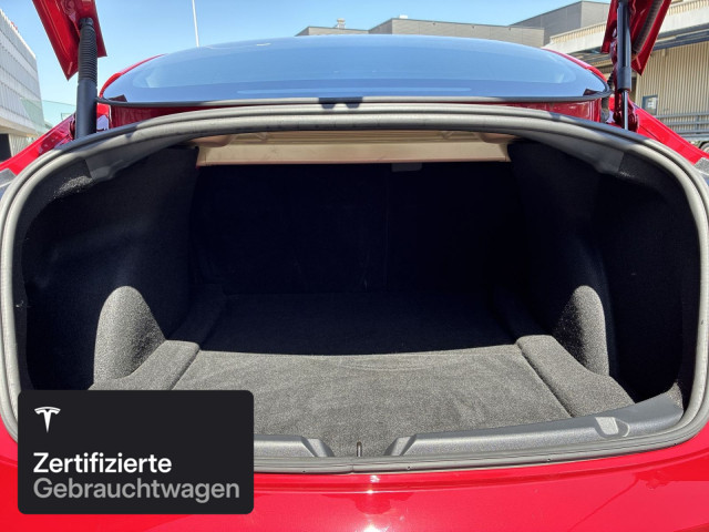 TESLA Model 3 Performance-image-15