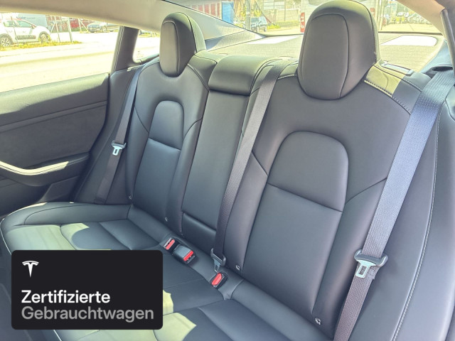 TESLA Model 3 Performance-image-13