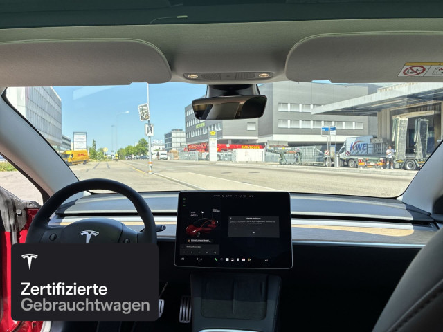 TESLA Model 3 Performance-image-14