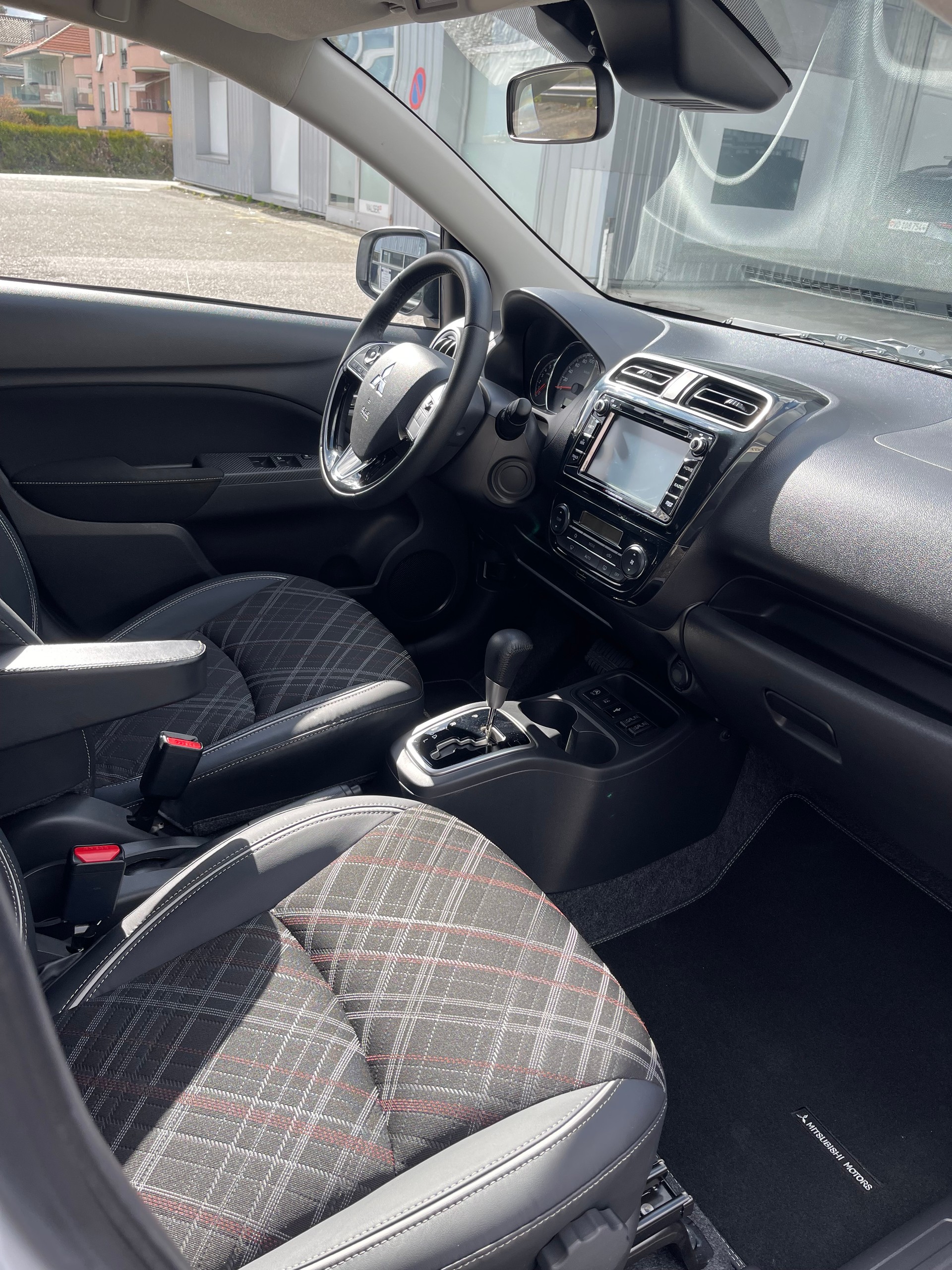 MITSUBISHI Space Star 1.2 Diamond CVT-image-10