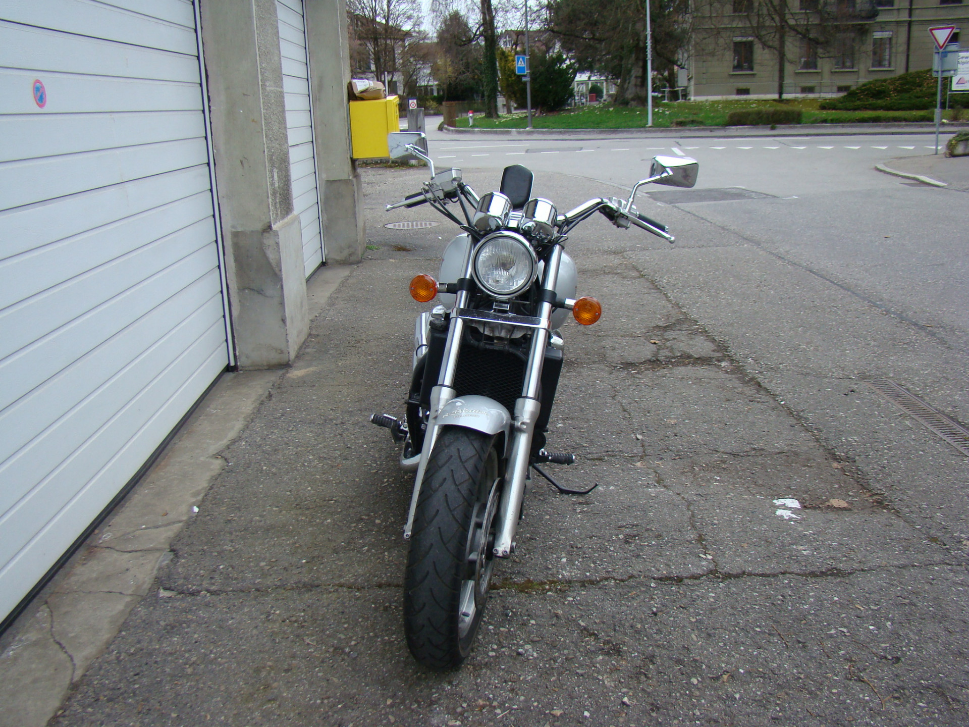 HONDA VF 750 C-showroom-element-1