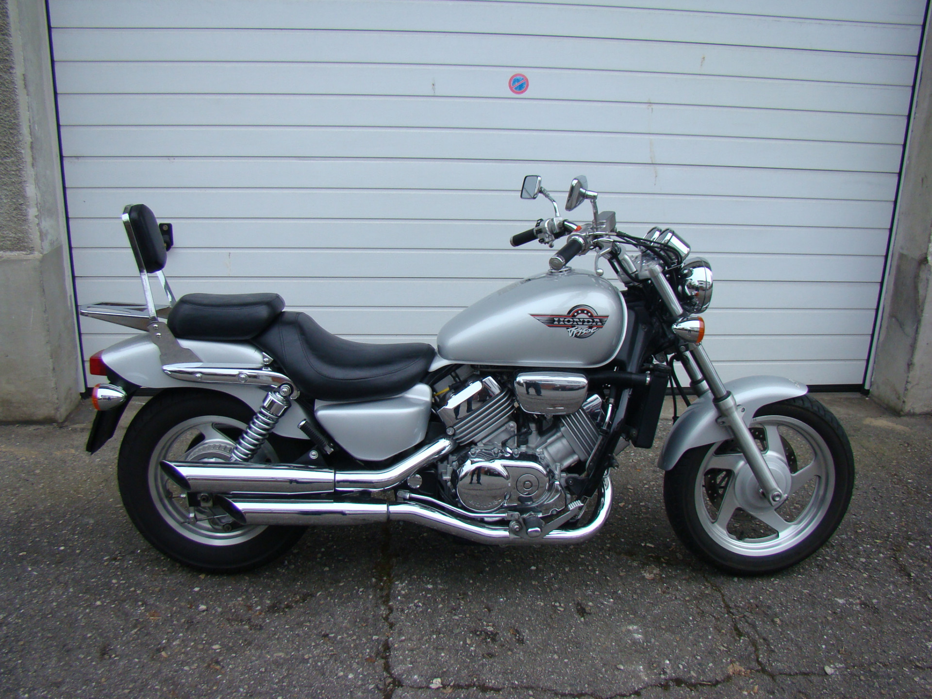 HONDA VF 750 C-showroom-element-2