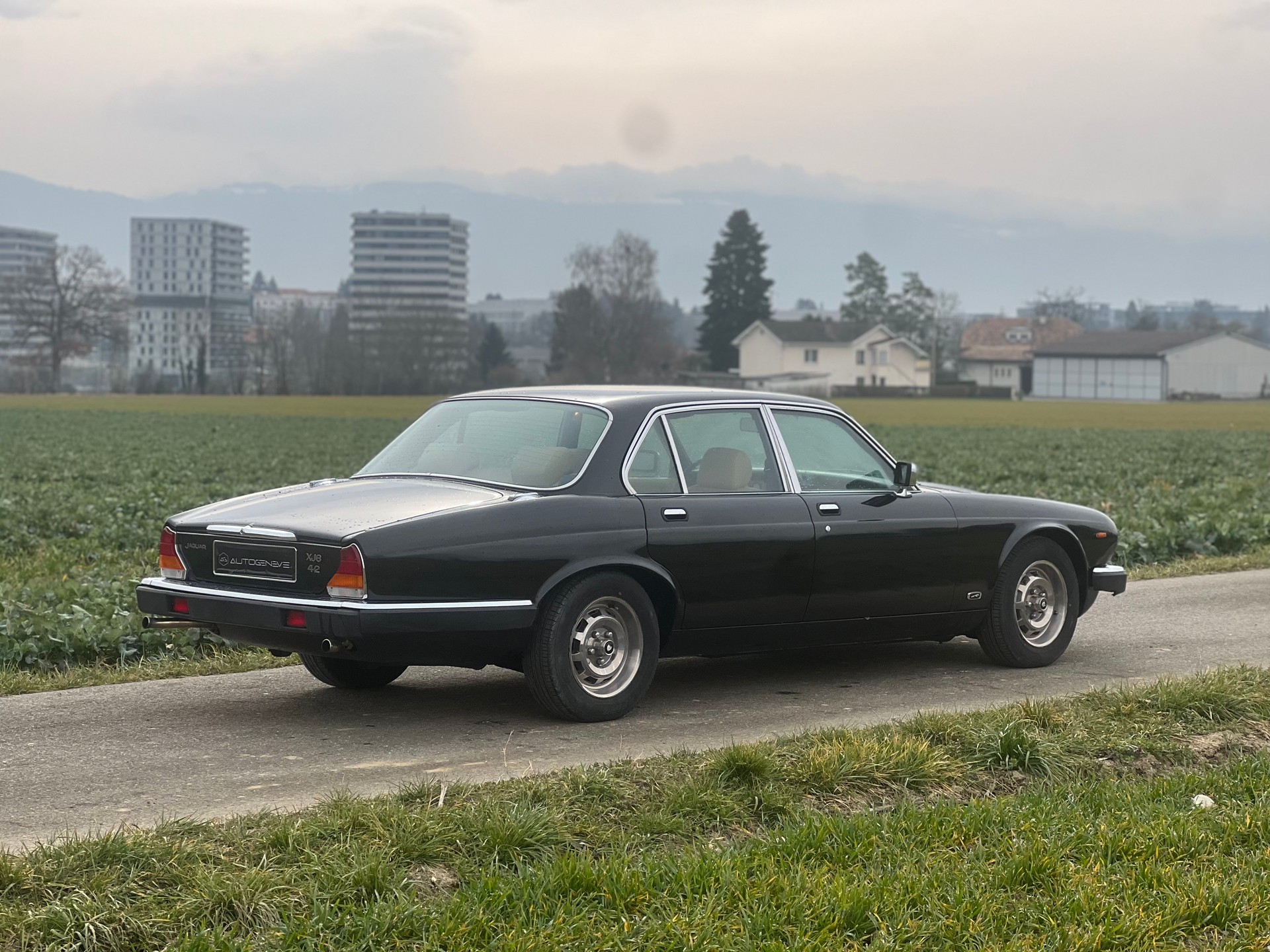 JAGUAR XJ6 4.2 Sovereign-image-8