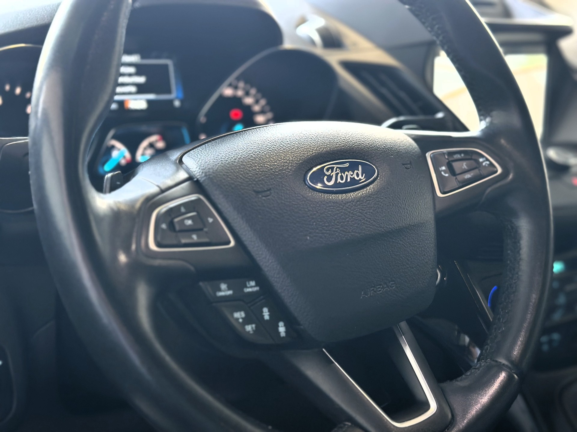 FORD Kuga 1.5 TDCi Titanium 2WD PowerShift-image-8