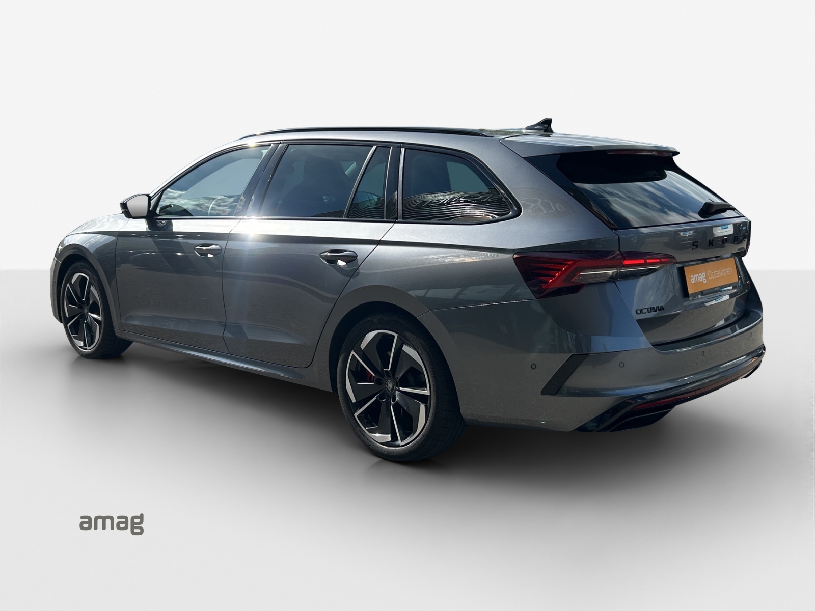 SKODA Octavia Combi 2.0 TSI DSG RS-image-2