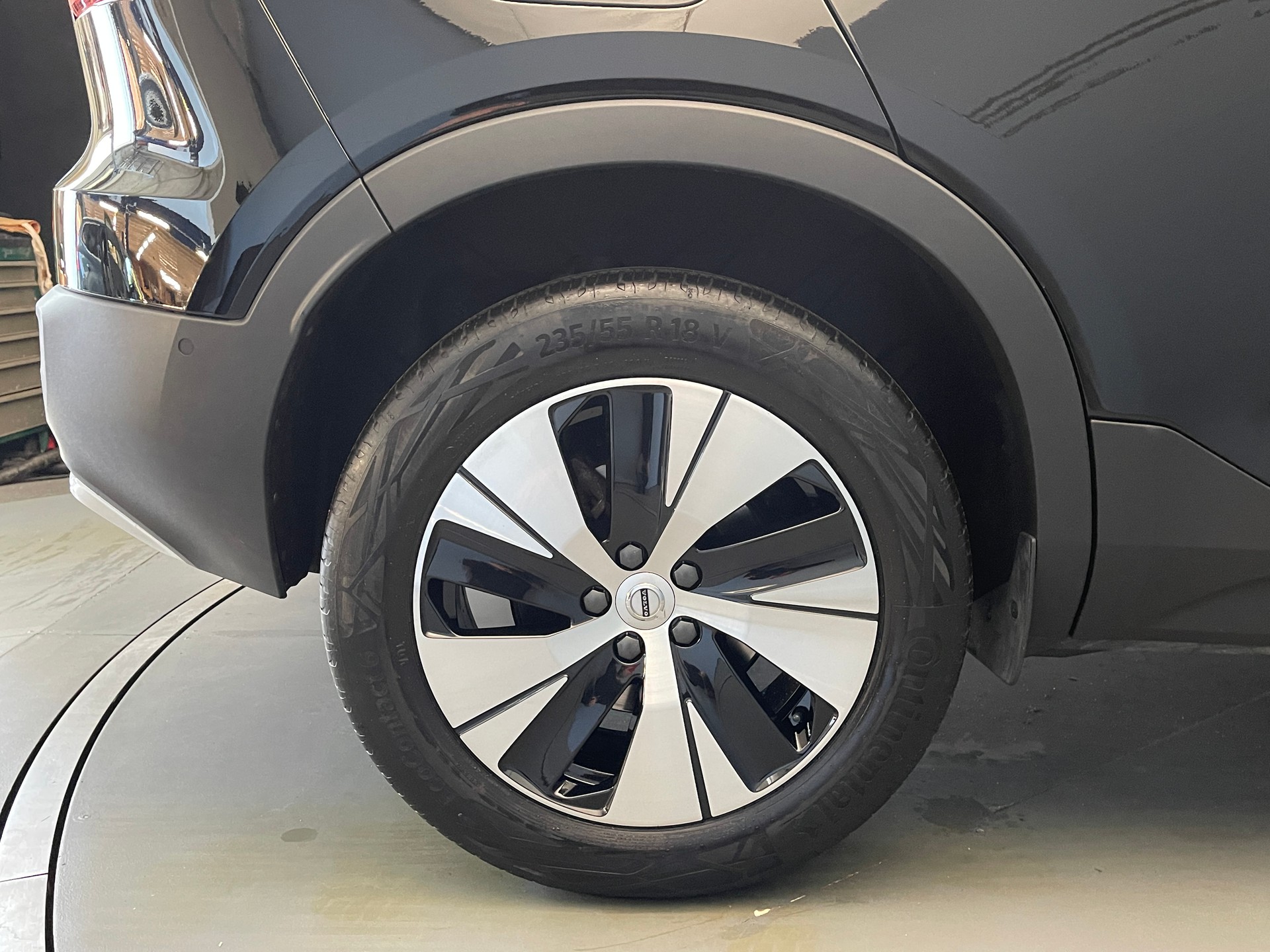 VOLVO XC40 2.0 B3 MH Plus Bright-image-2