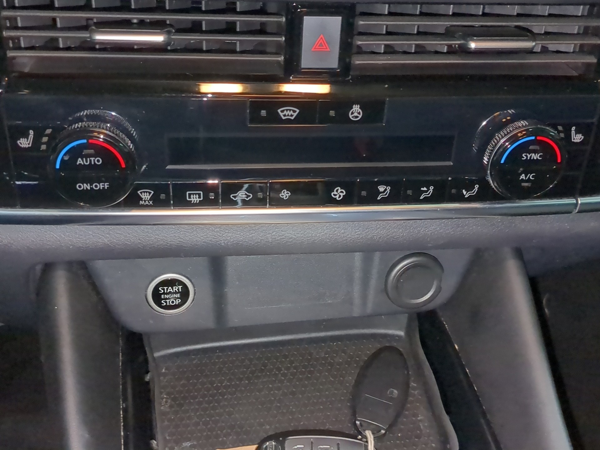 NISSAN Qashqai 1.3 DIG-T MHEV N-Connecta Xtronic 4x4-image-17