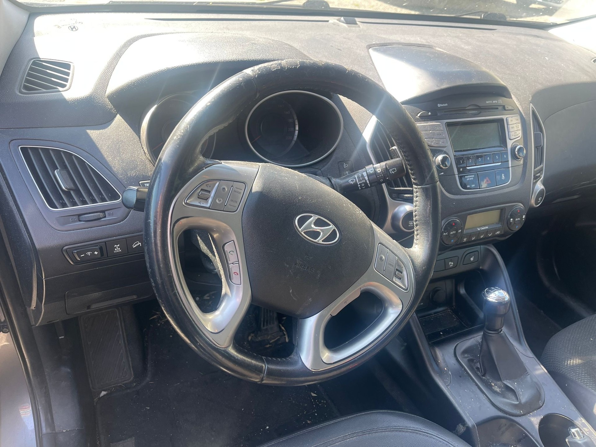 HYUNDAI iX 35 2.0 Premium 4WD-image-3
