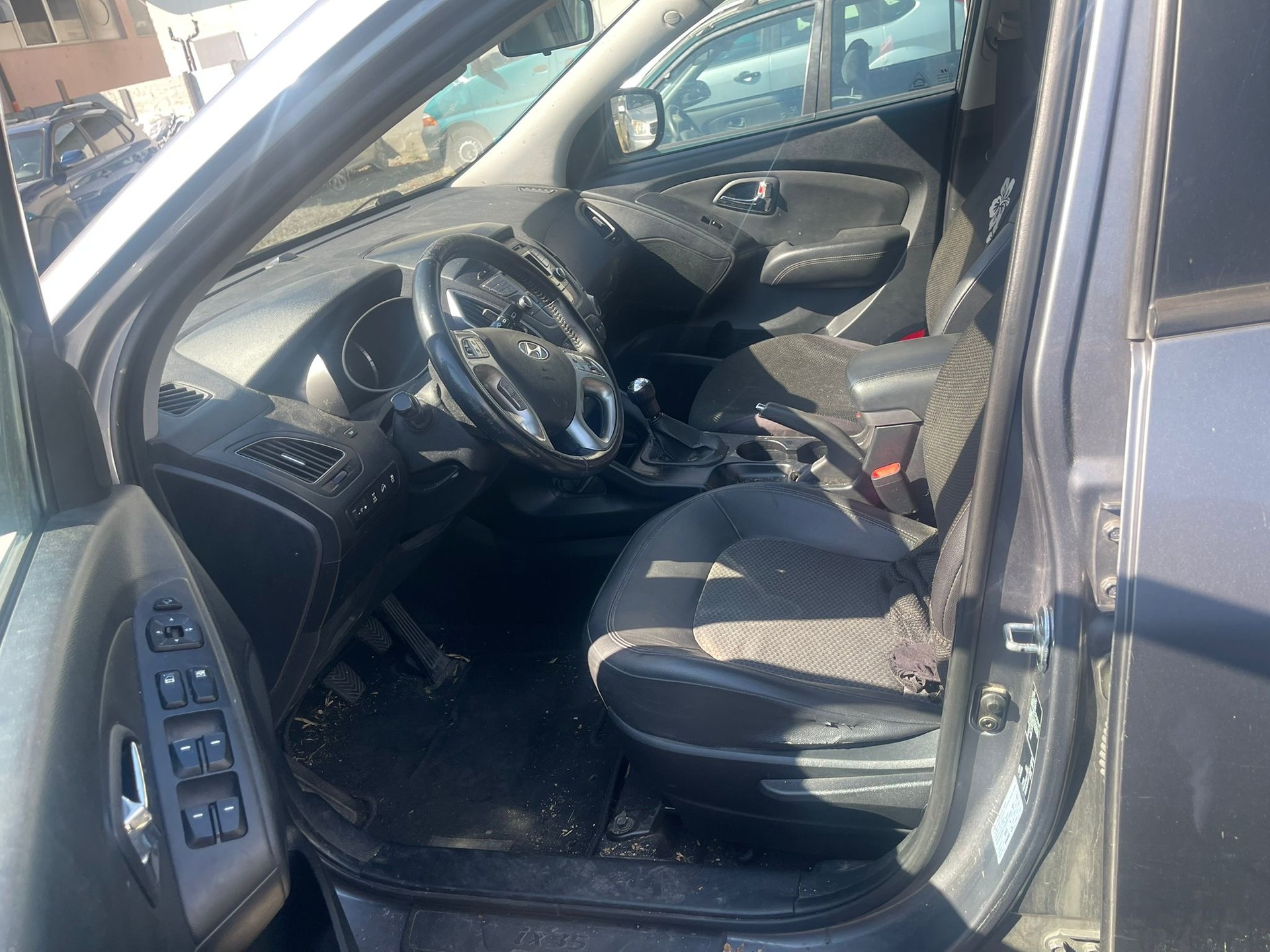 HYUNDAI iX 35 2.0 Premium 4WD-image-2