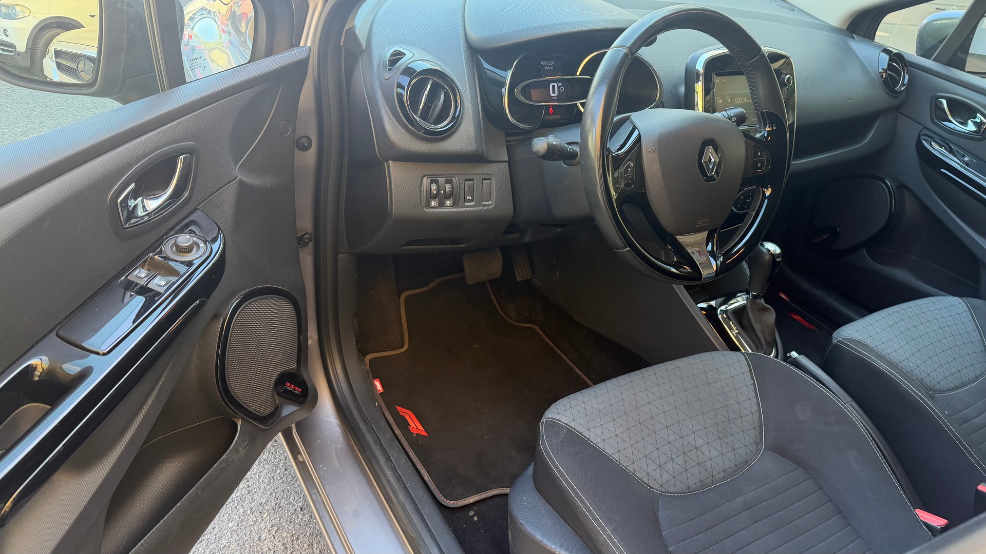 RENAULT Clio Grandtour 1.2 16V T Swiss Edition EDC-image-8