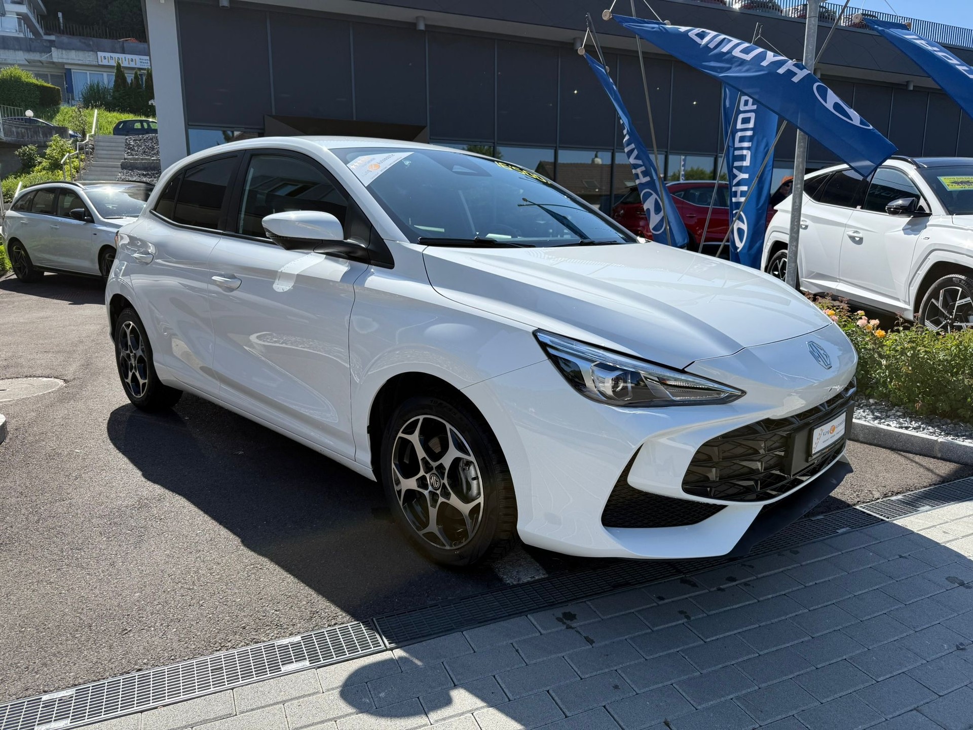 MG 3 1.5 Hybrid Luxury Aut.-image-2