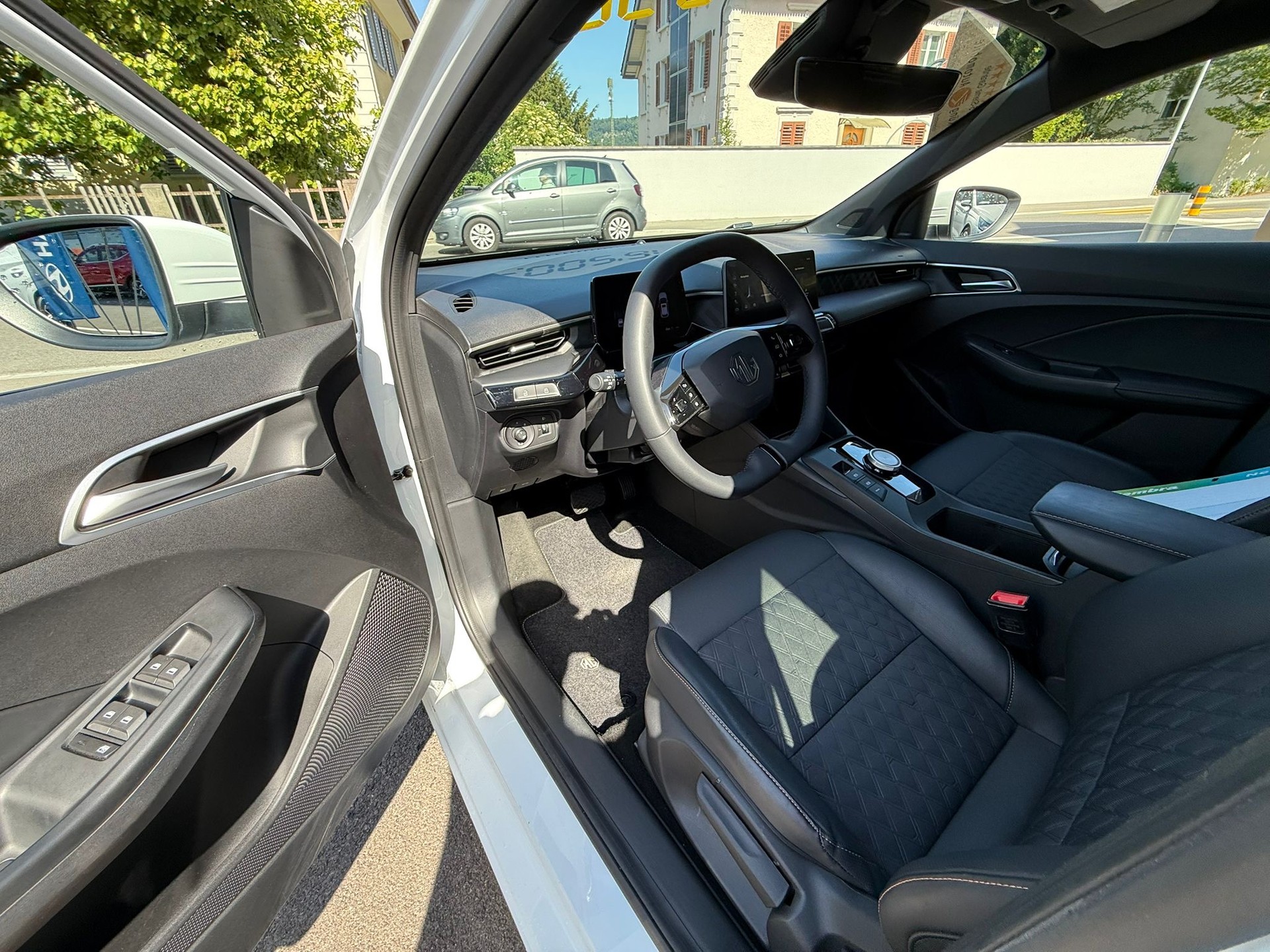 MG 3 1.5 Hybrid Luxury Aut.-image-11