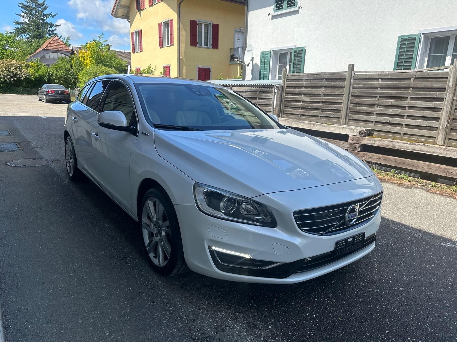 VOLVO V60 D6 AWD Plug-in Hybrid Summum Geartronic