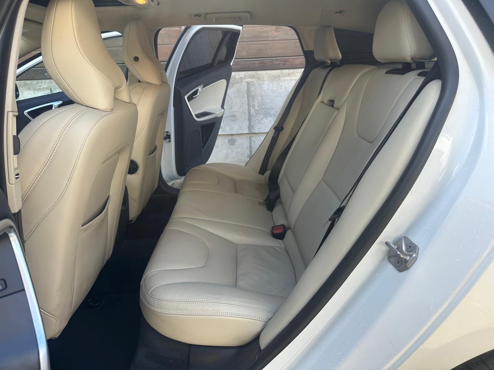 VOLVO V60 D6 AWD Plug-in Hybrid Summum Geartronic-image-10