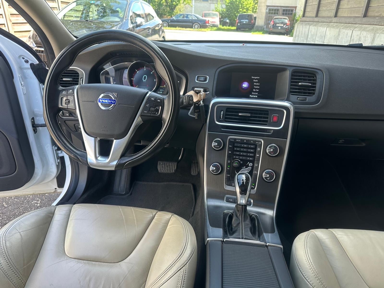 VOLVO V60 D6 AWD Plug-in Hybrid Summum Geartronic-image-7