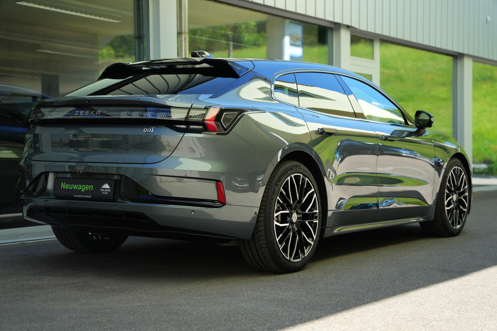 ZEEKR 001 Privilege AWD-image-3