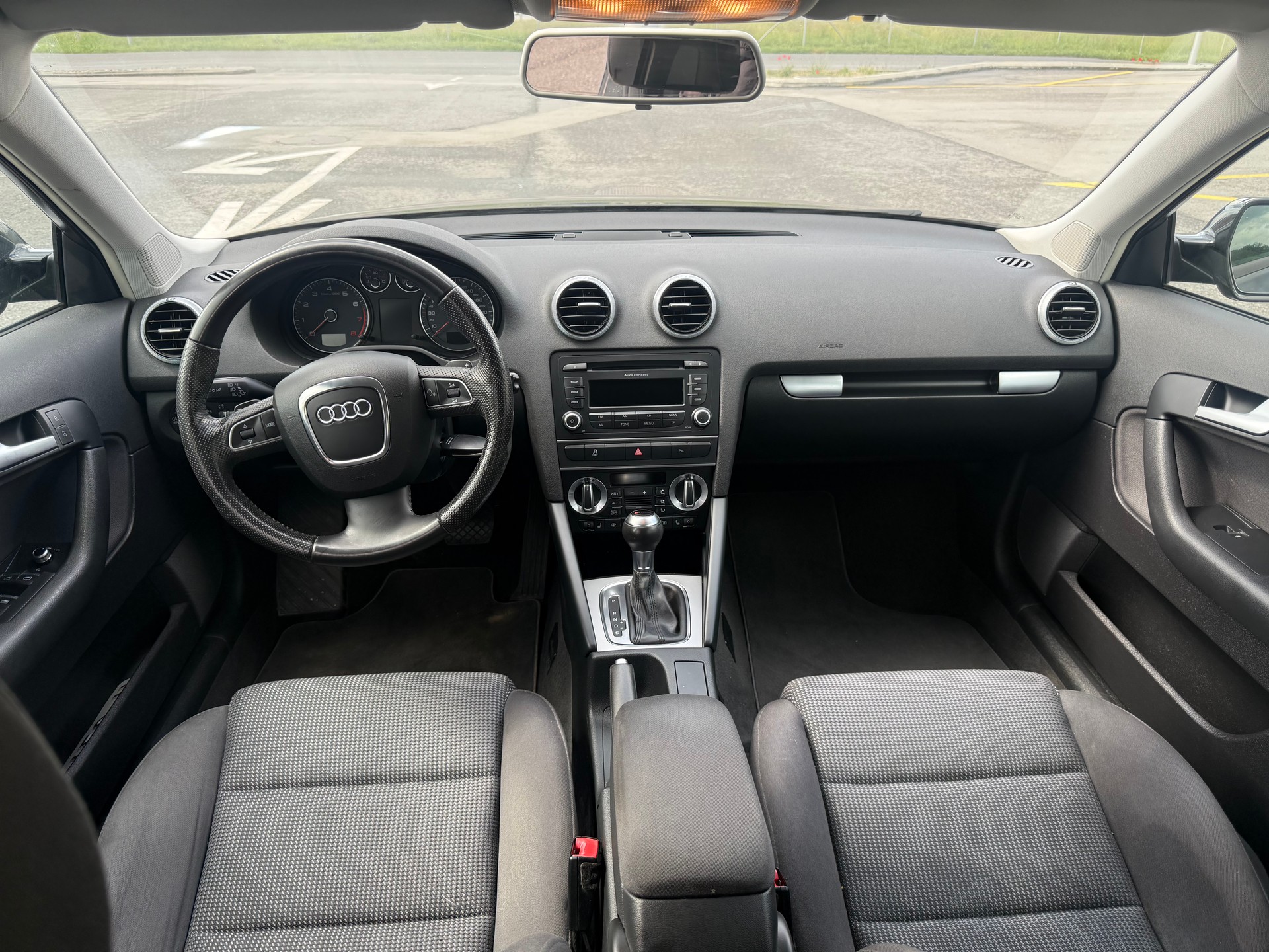 AUDI A3 Sportback 1.8 TFSI Attraction S-tronic-image-6