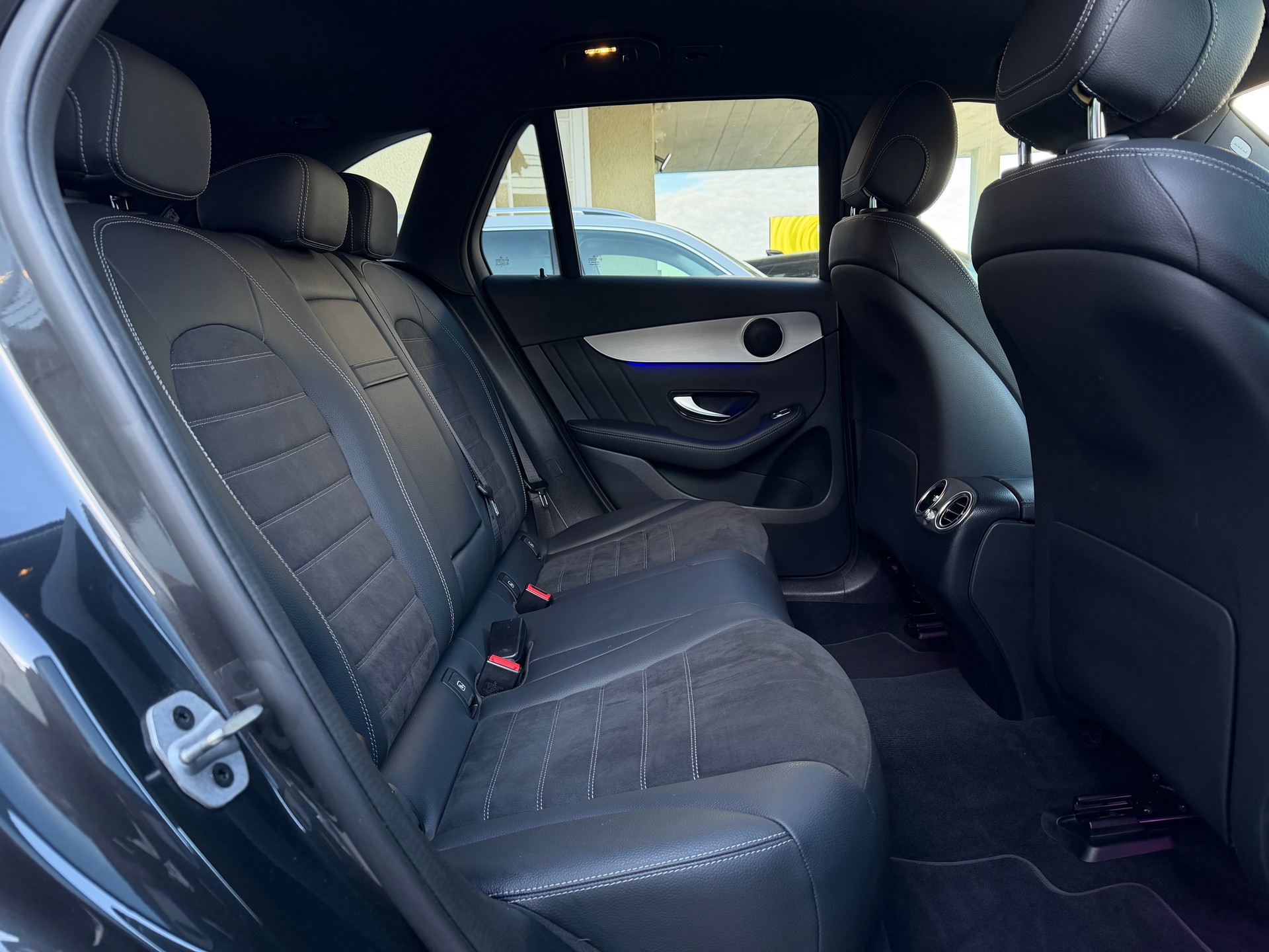 MERCEDES-BENZ GLC 300 d AMG Line 4Matic 9G-Tronic-image-11