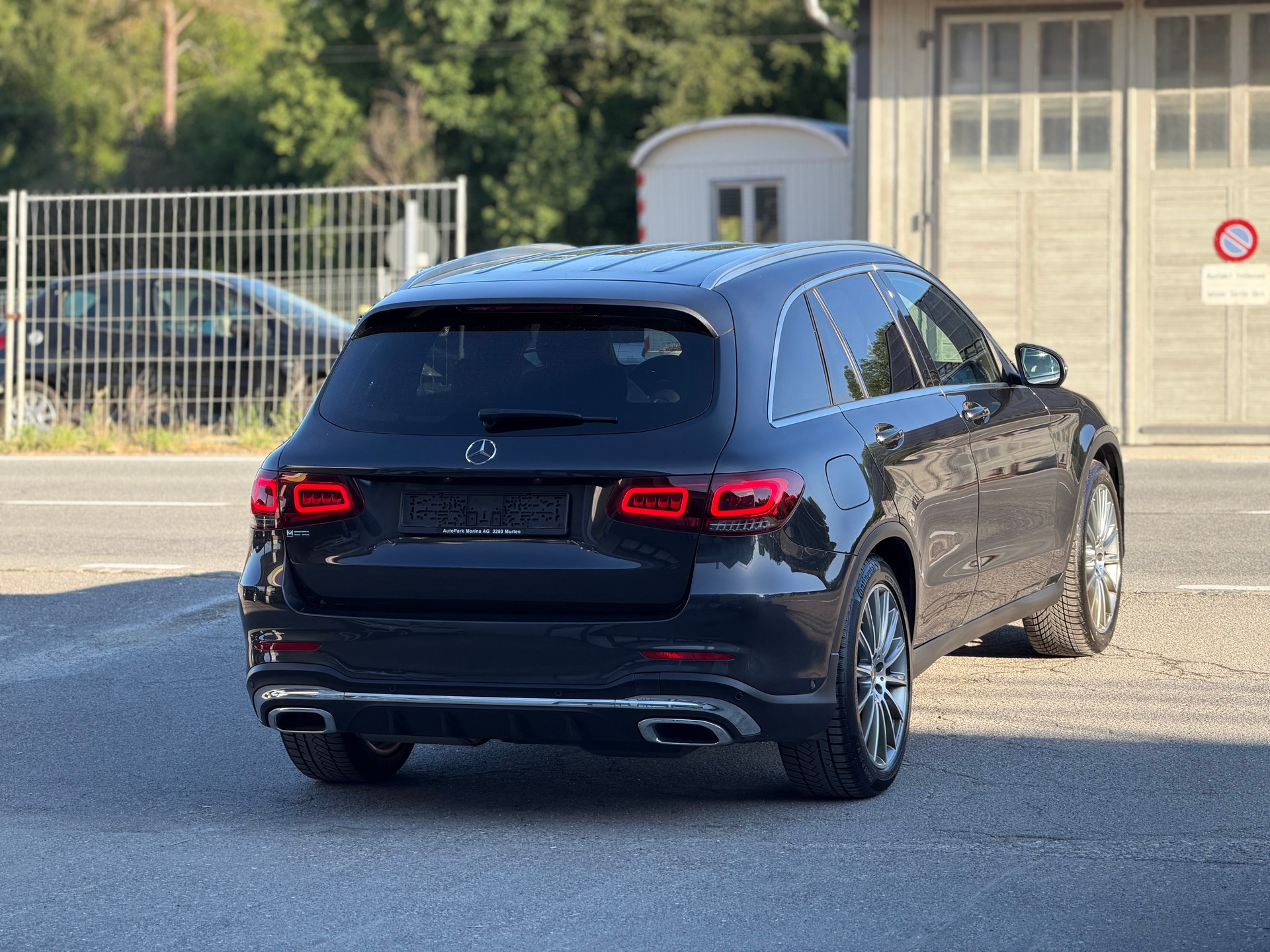 MERCEDES-BENZ GLC 300 d AMG Line 4Matic 9G-Tronic-image-4
