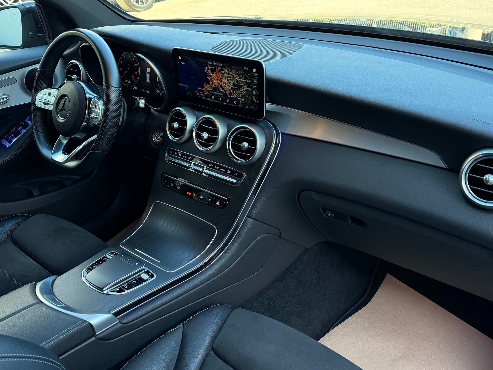 MERCEDES-BENZ GLC 300 d AMG Line 4Matic 9G-Tronic-image-13