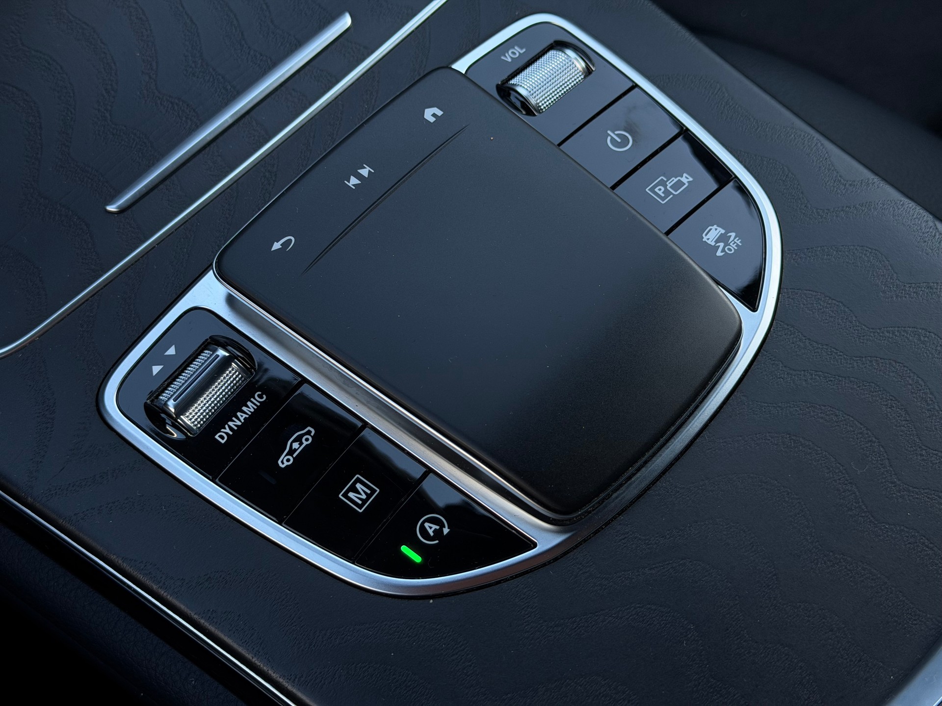 MERCEDES-BENZ GLC 300 d AMG Line 4Matic 9G-Tronic-image-18