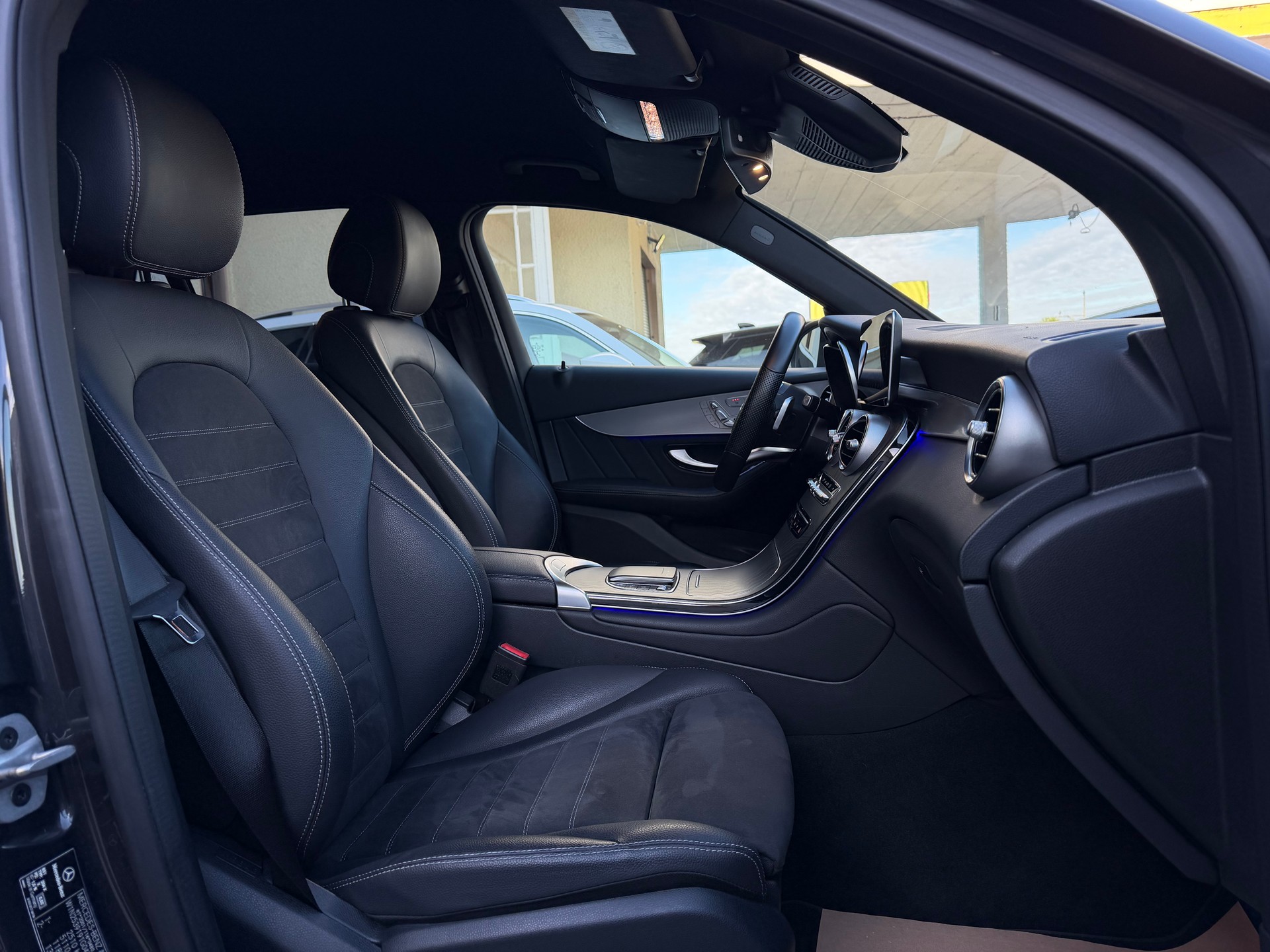 MERCEDES-BENZ GLC 300 d AMG Line 4Matic 9G-Tronic-image-12